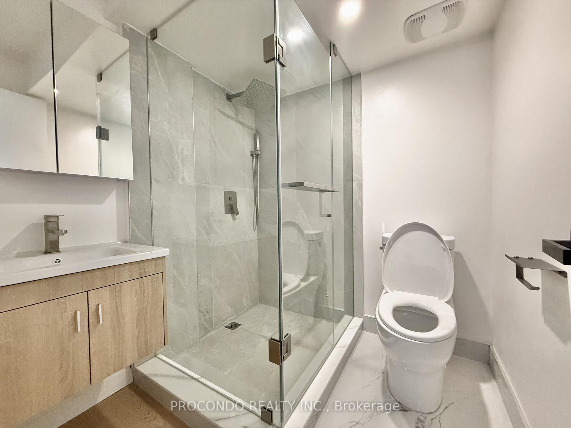 Photo 3 of 18 Patrick Boulevard, North York, Pleasant View — HOMEH