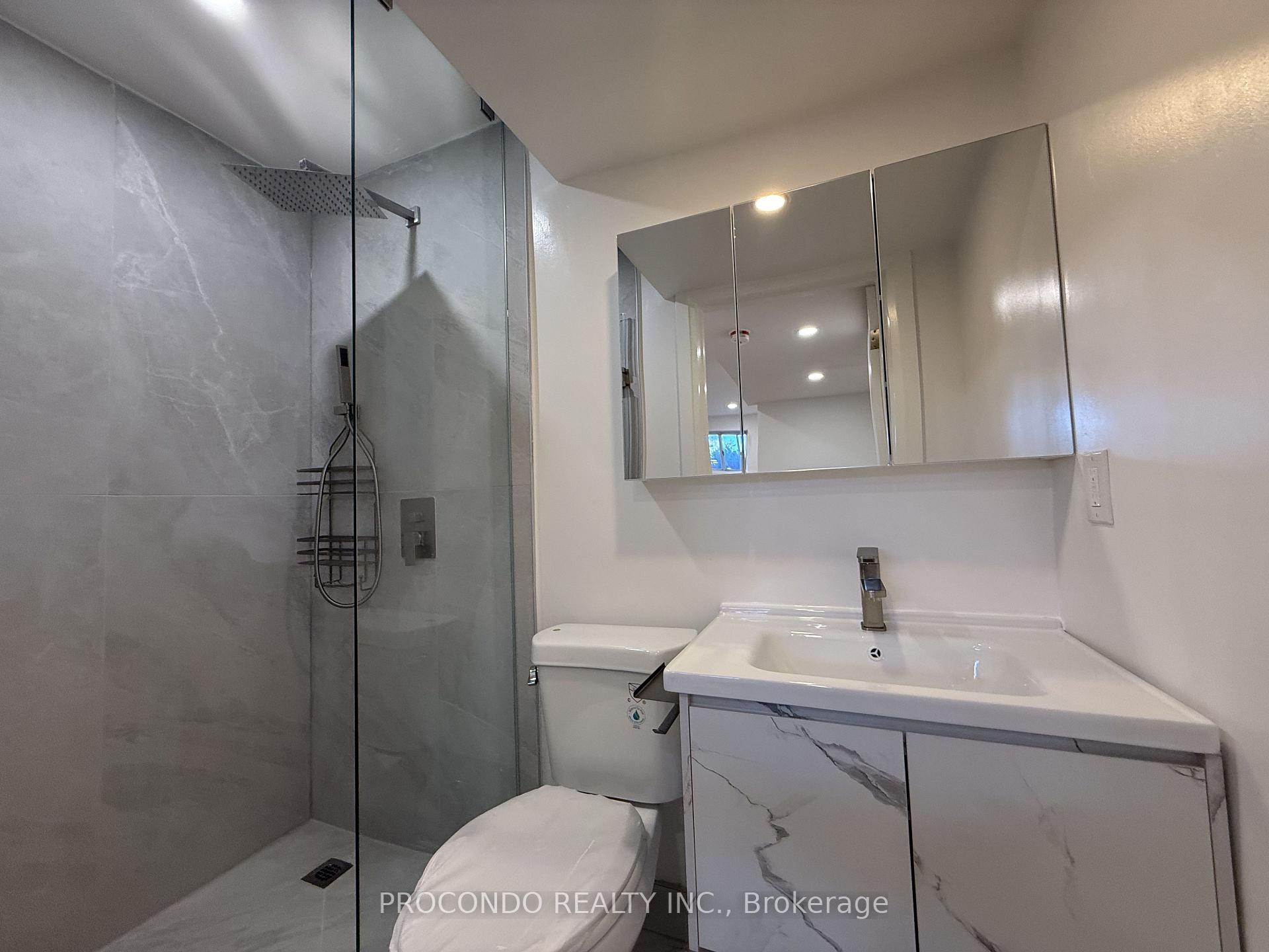 Photo 4 of 18 Patrick Boulevard, North York, Pleasant View — HOMEH
