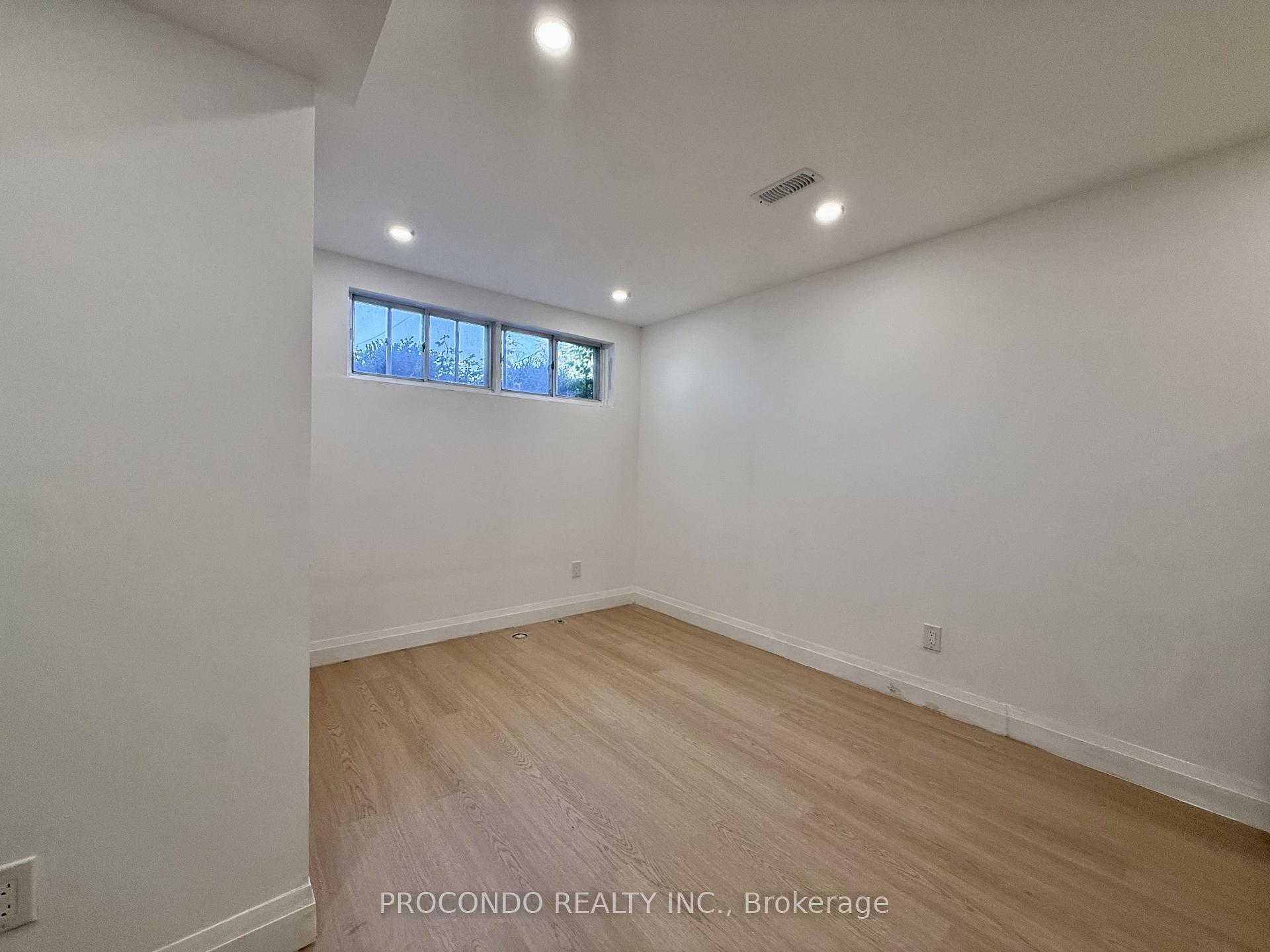 Photo 5 of 18 Patrick Boulevard, North York, Pleasant View — HOMEH