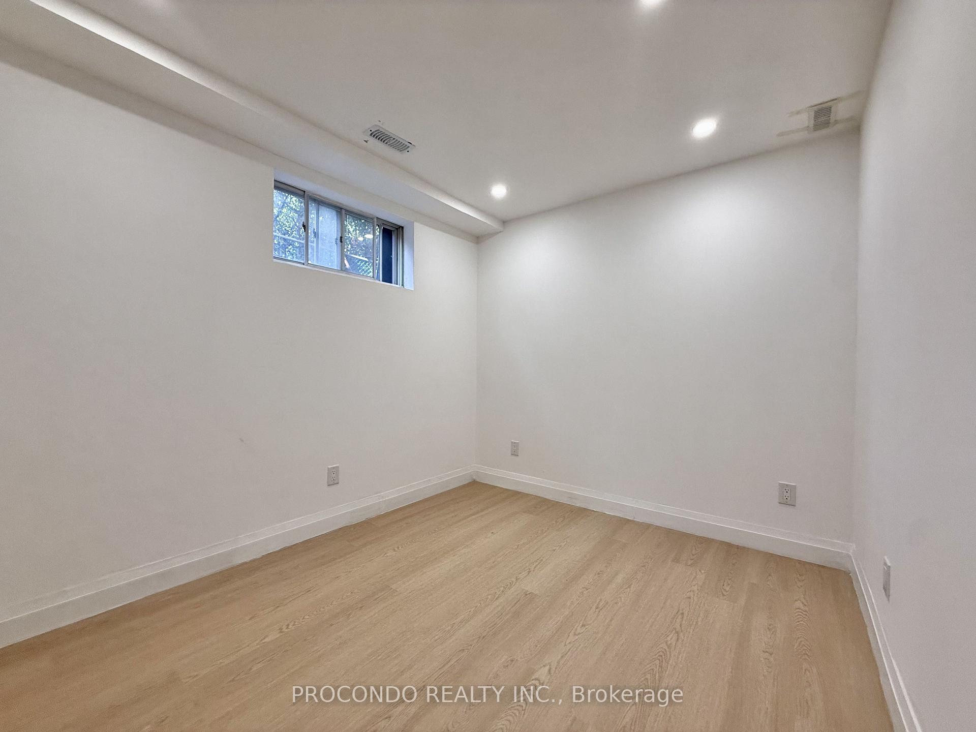 Photo 6 of 18 Patrick Boulevard, North York, Pleasant View — HOMEH