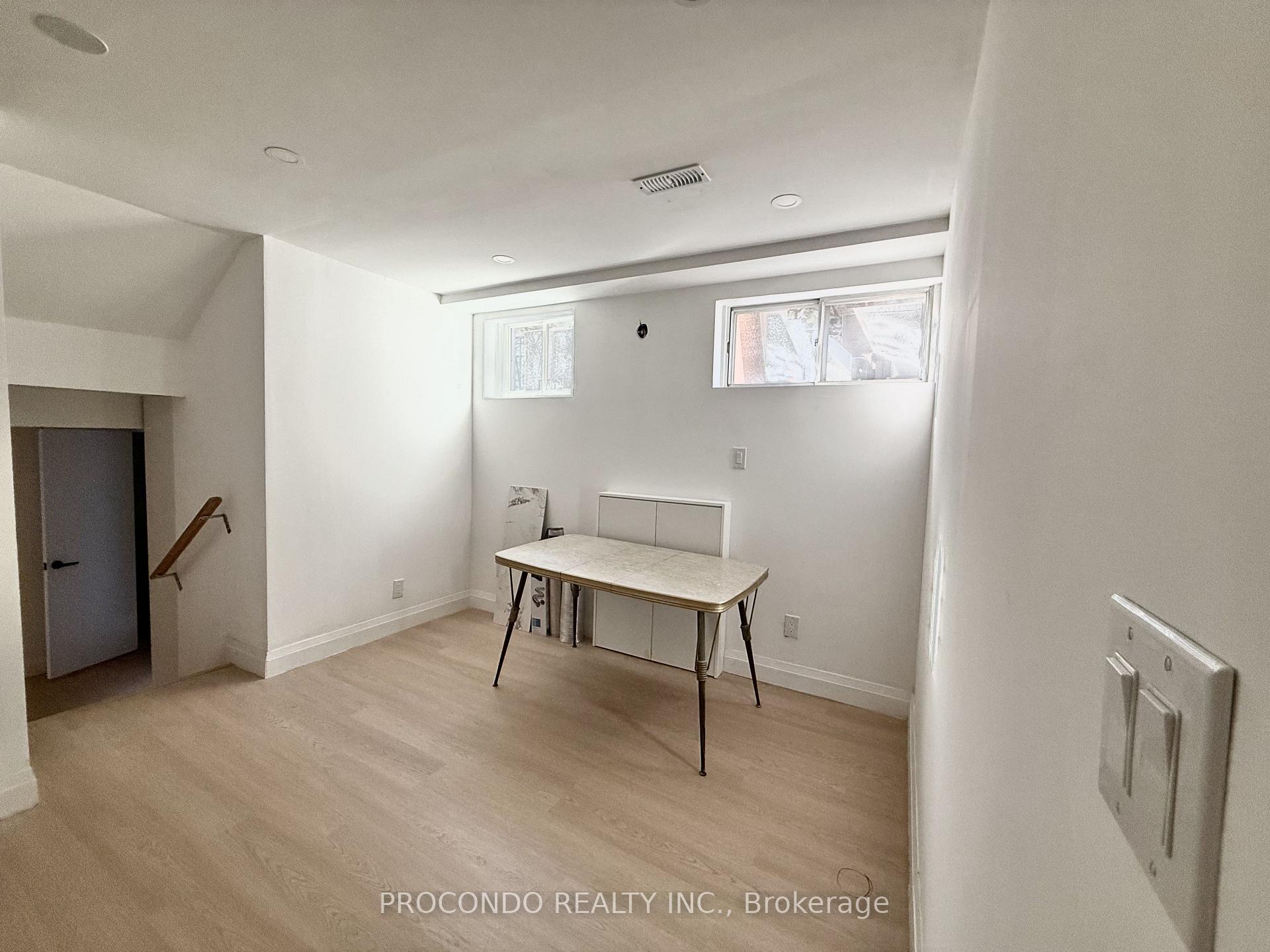Photo 8 of 18 Patrick Boulevard, North York, Pleasant View — HOMEH