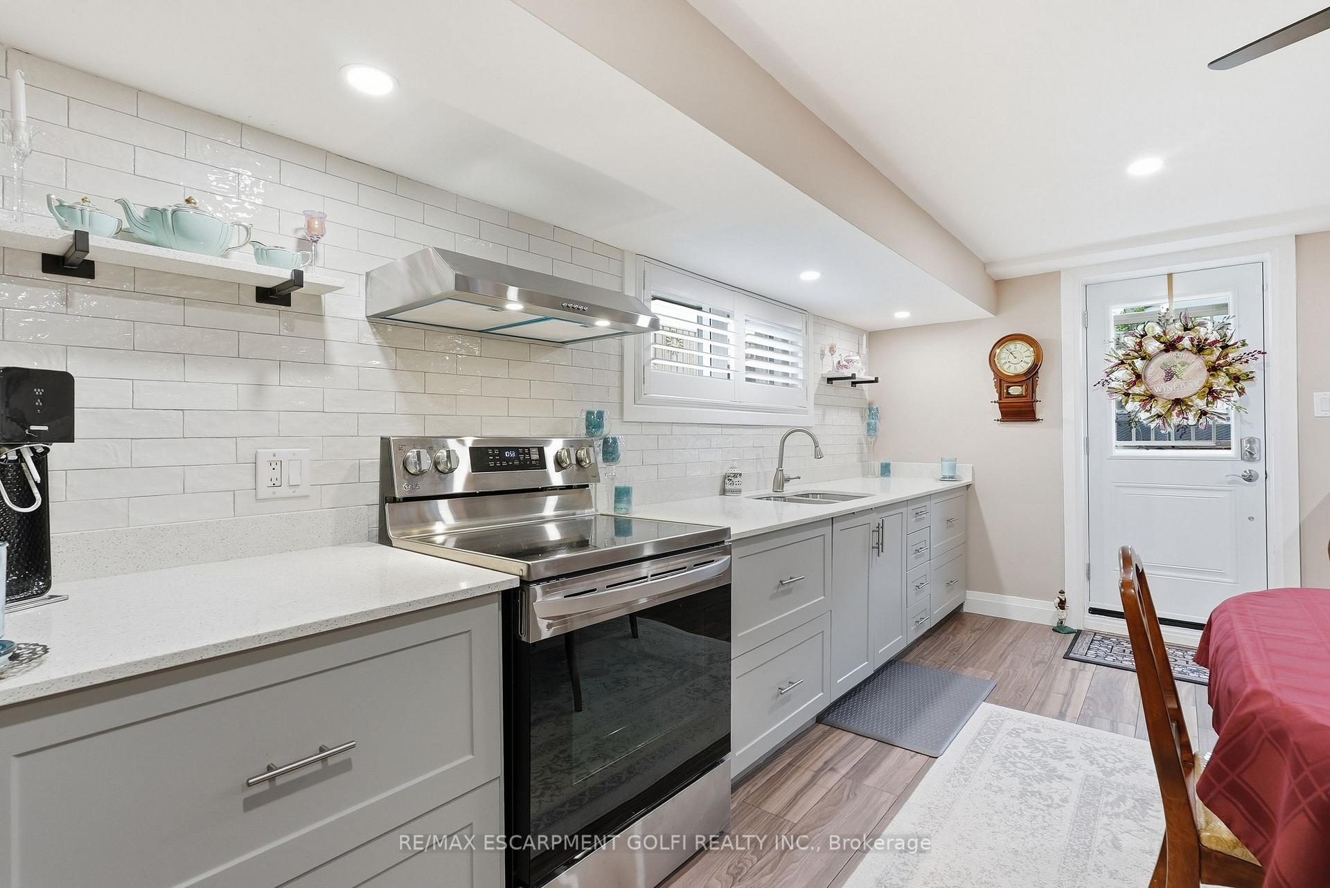 Photo 9 of 58 Moxley Drive, Hamilton, Lisgar — HOMEH