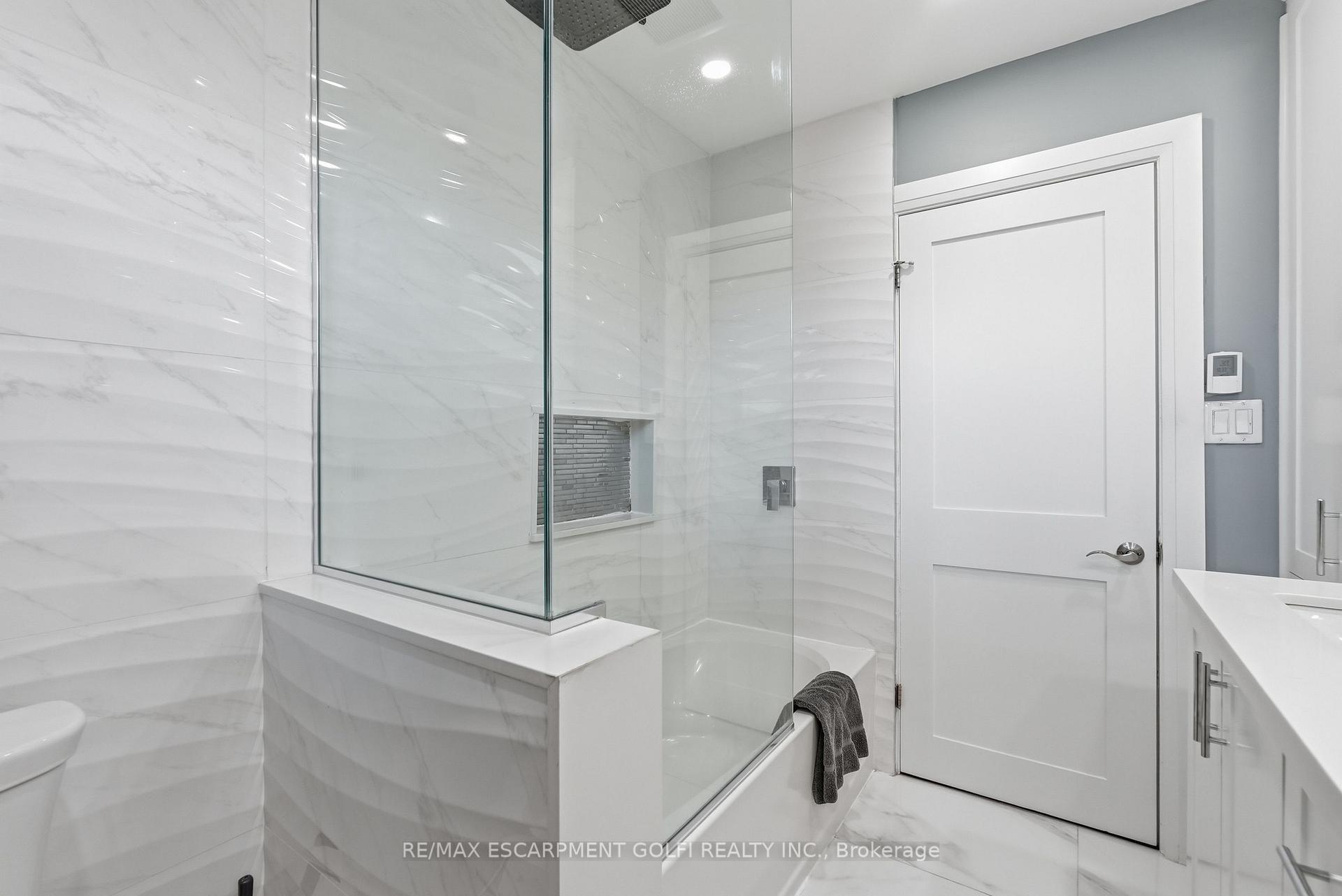 Photo 13 of 58 Moxley Drive, Hamilton, Lisgar — HOMEH