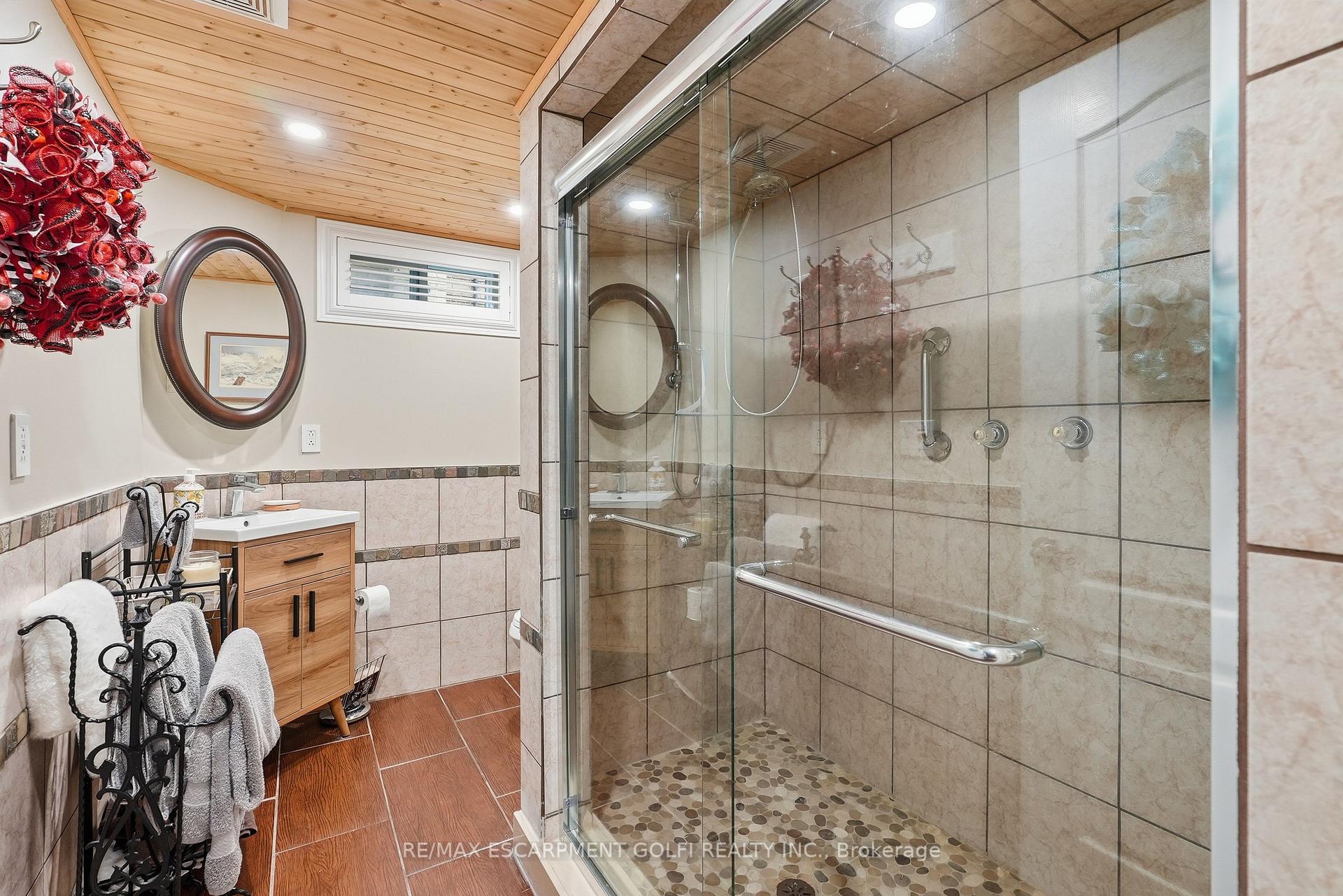 Photo 20 of 58 Moxley Drive, Hamilton, Lisgar — HOMEH