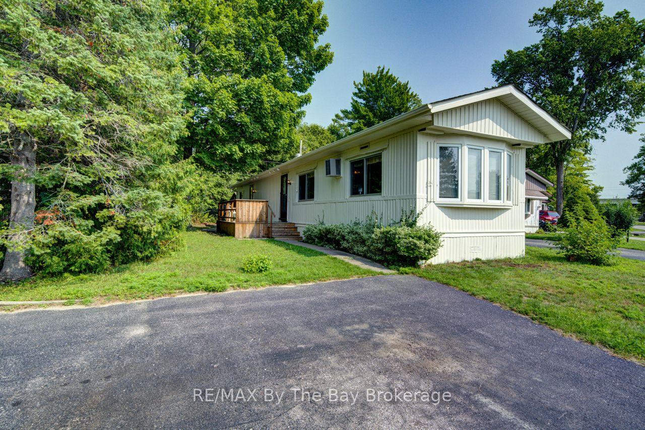Photo 12 of 55 Georgian Glen Drive, Wasaga Beach — HOMEH