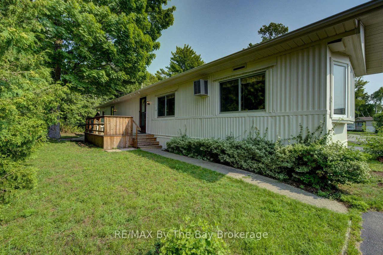 Photo 11 of 55 Georgian Glen Drive, Wasaga Beach — HOMEH
