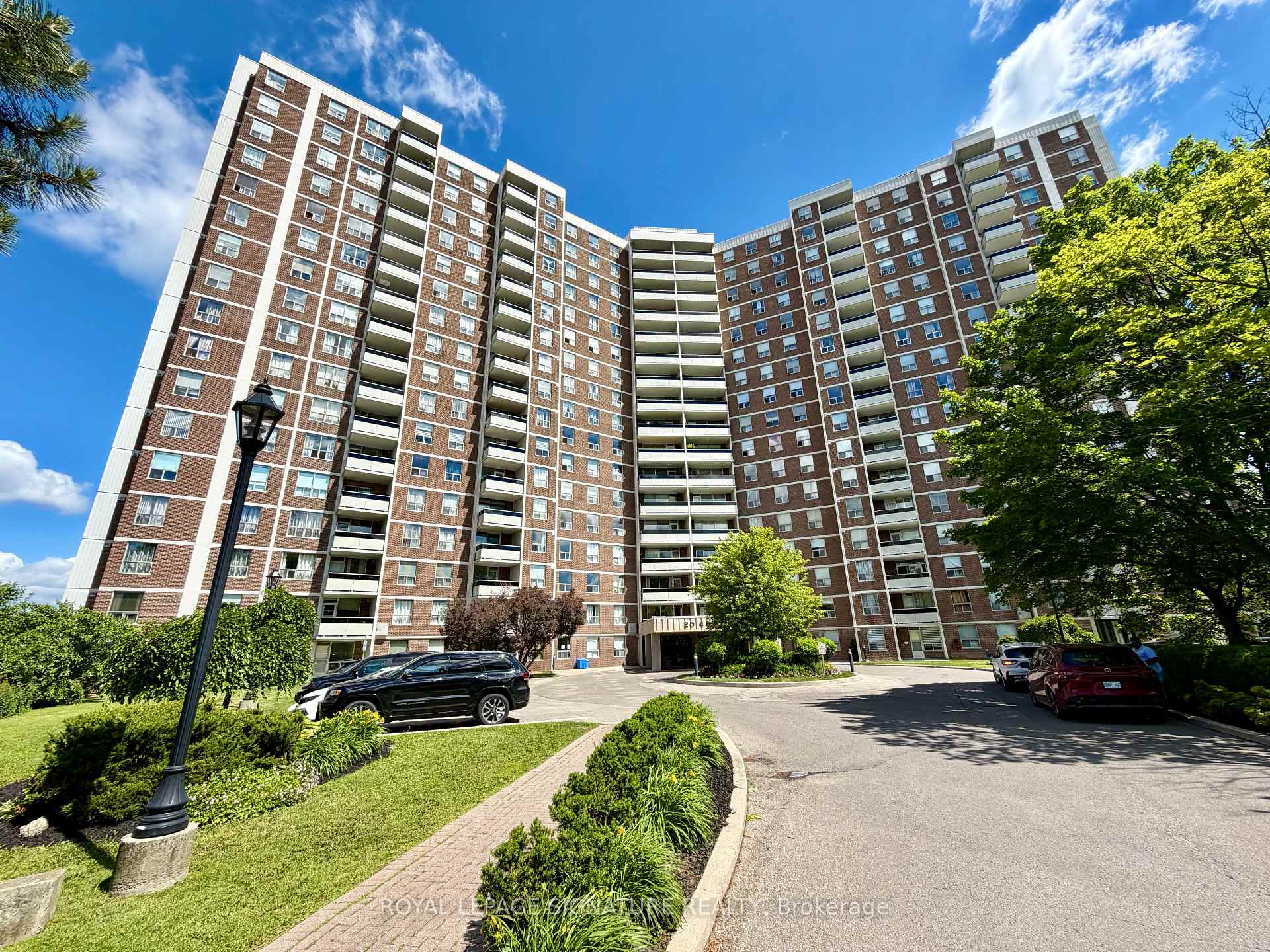 Photo 1 of Unit 409, 20 Edgecliff Golfway, Toronto, Flemingdon Park — HOMEH