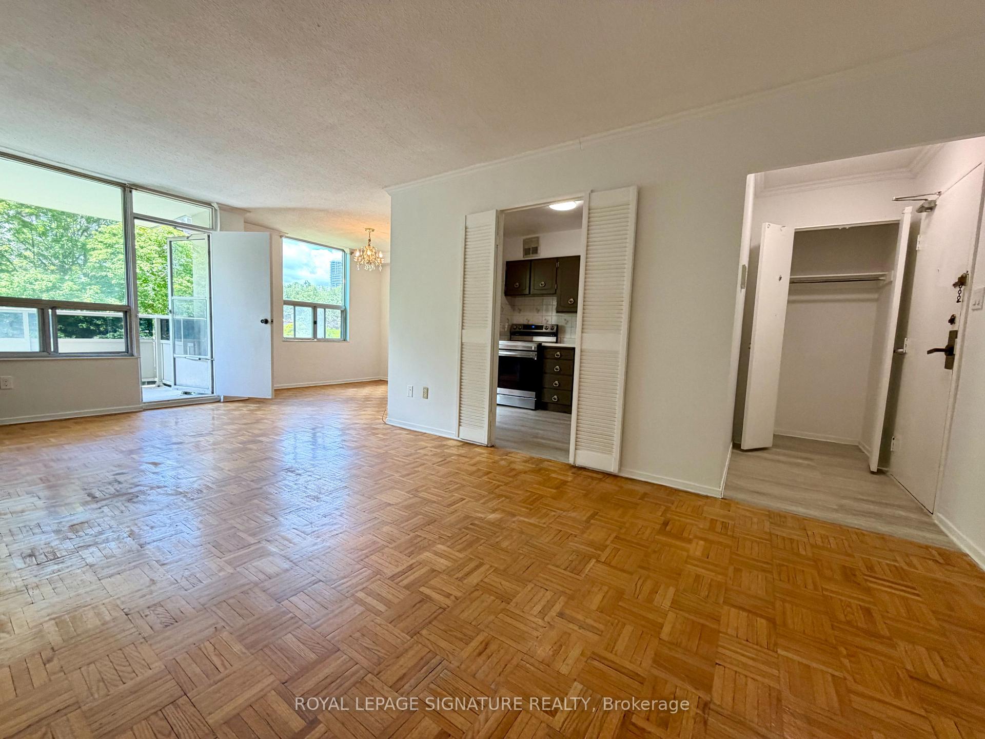 Photo 3 of Unit 409, 20 Edgecliff Golfway, Toronto, Flemingdon Park — HOMEH