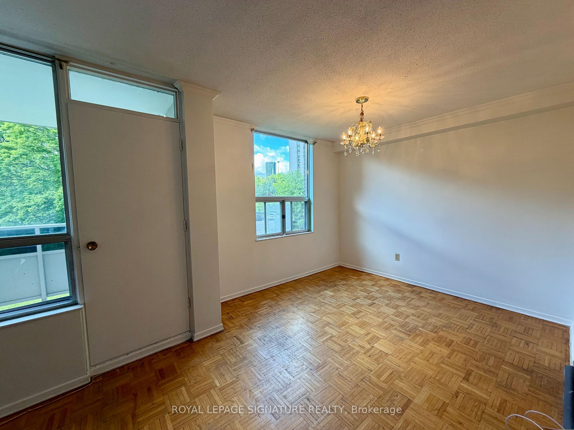 Photo 4 of Unit 409, 20 Edgecliff Golfway, Toronto, Flemingdon Park — HOMEH
