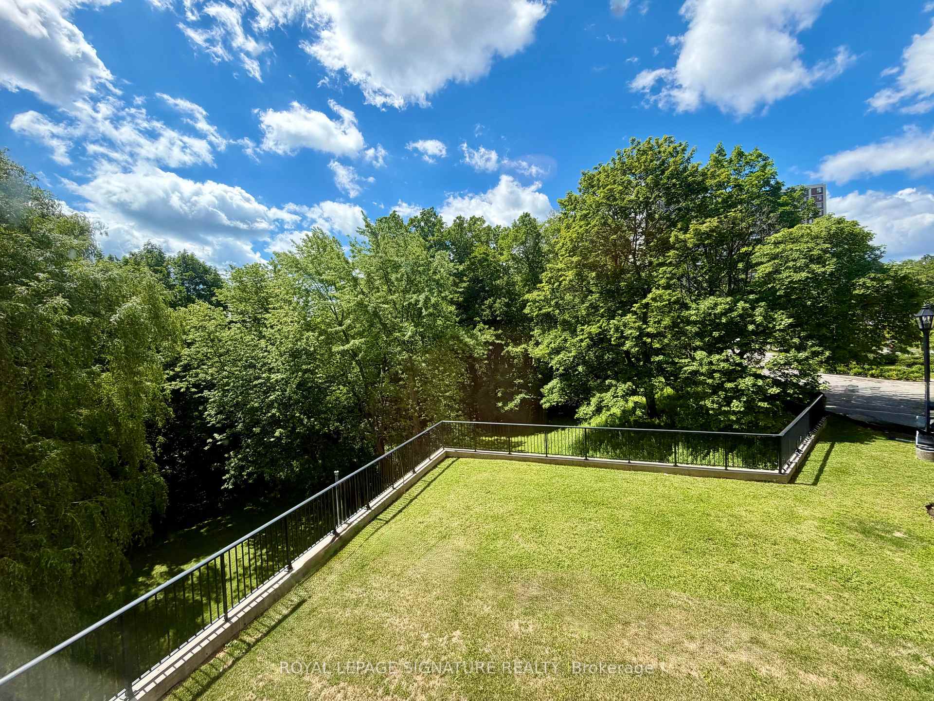 Photo 11 of Unit 409, 20 Edgecliff Golfway, Toronto, Flemingdon Park — HOMEH