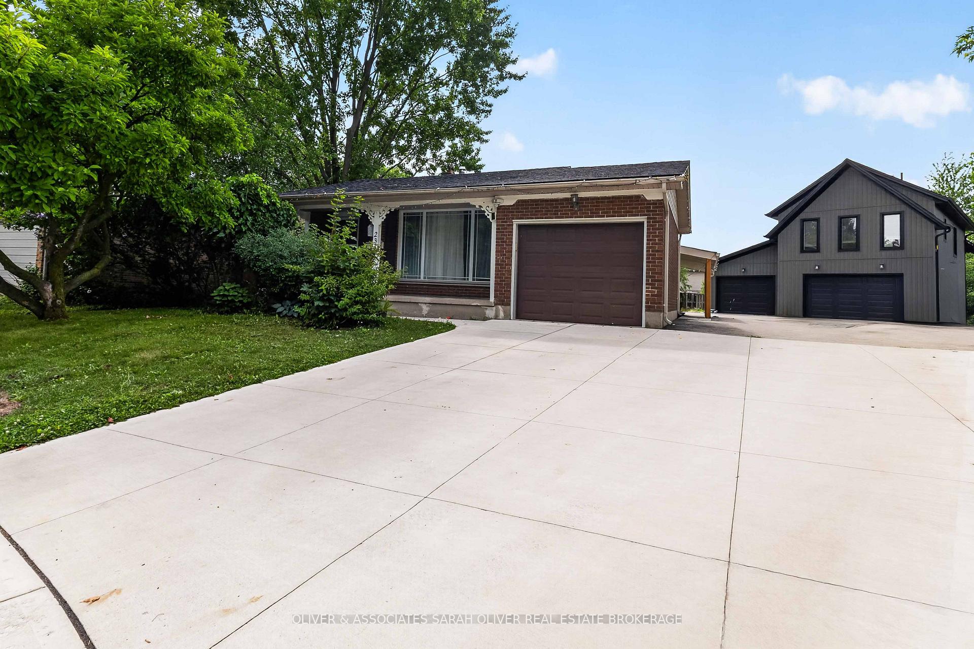 Photo 2 of 23 Goodman Drive, London, South T — HOMEH