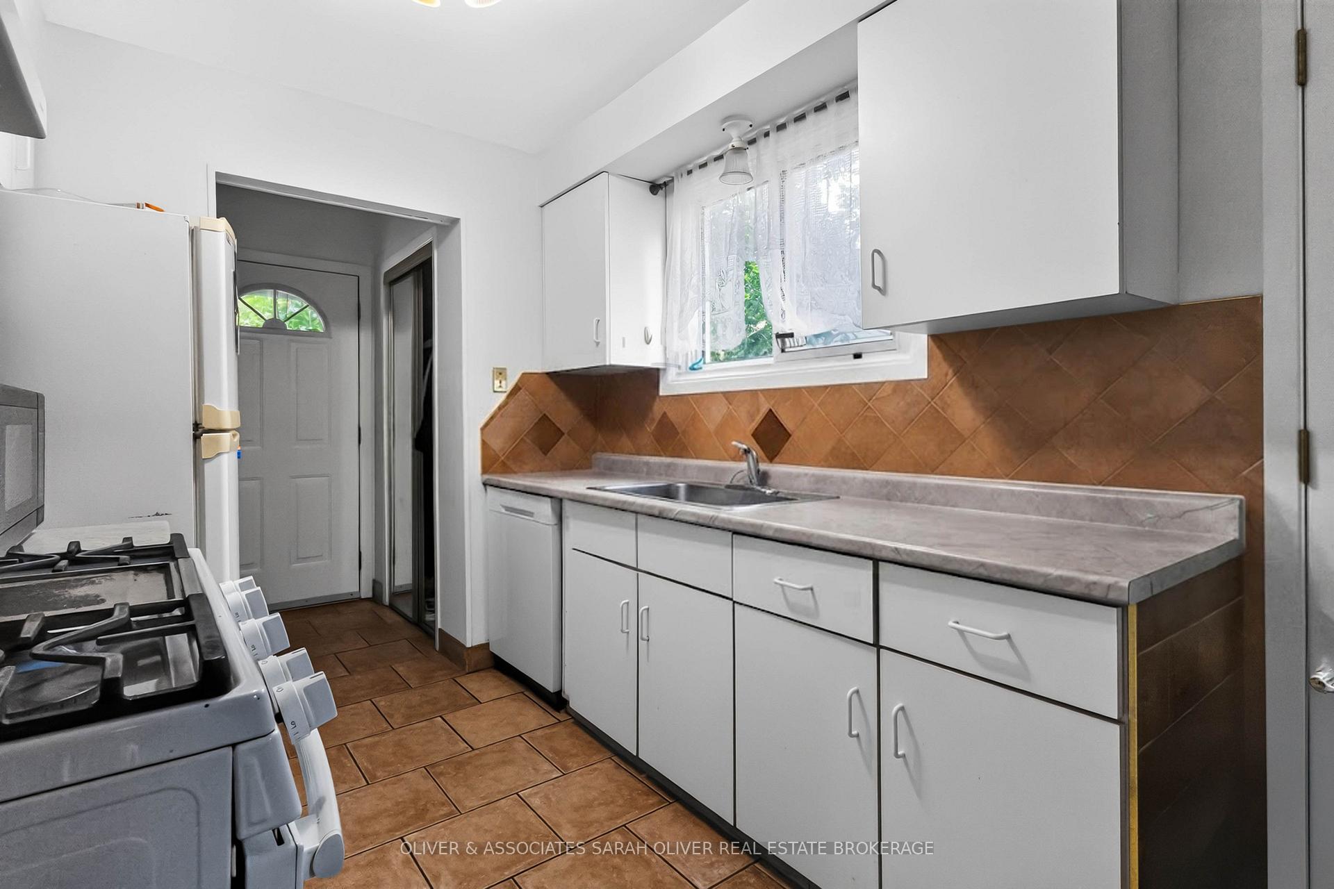 Photo 13 of 23 Goodman Drive, London, South T — HOMEH