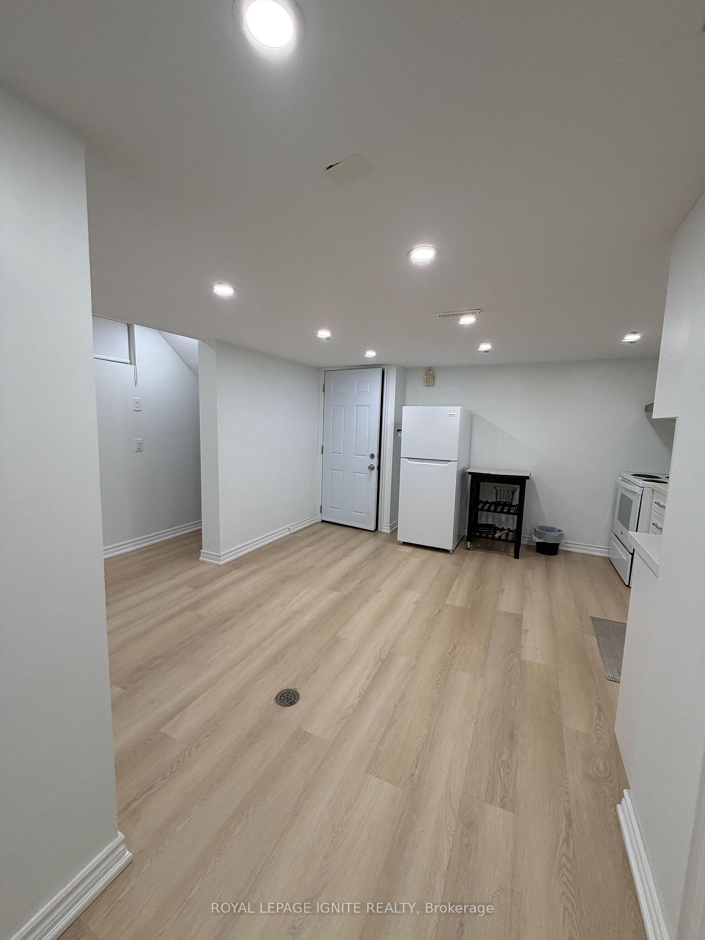 Photo 3 of Unit Bsmt, 21A Lambton Avenue, Toronto, Rockcliffe-Smythe — HOMEH