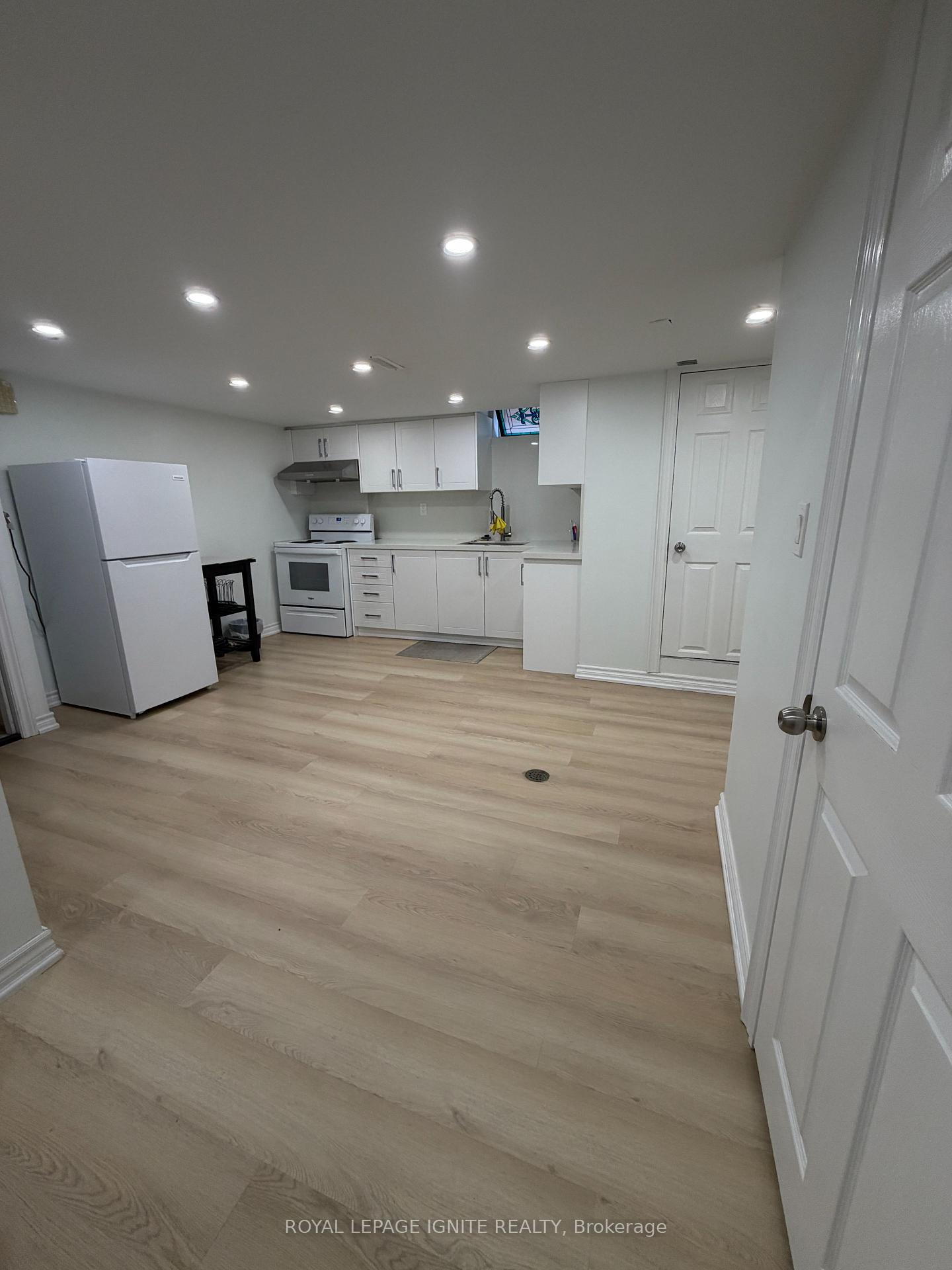 Photo 5 of Unit Bsmt, 21A Lambton Avenue, Toronto, Rockcliffe-Smythe — HOMEH