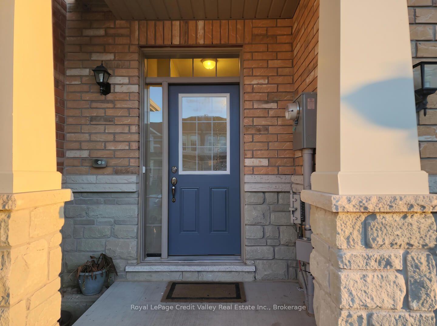Photo 2 of 53 Hogan Manor Drive, Brampton, Northwest Brampton — HOMEH