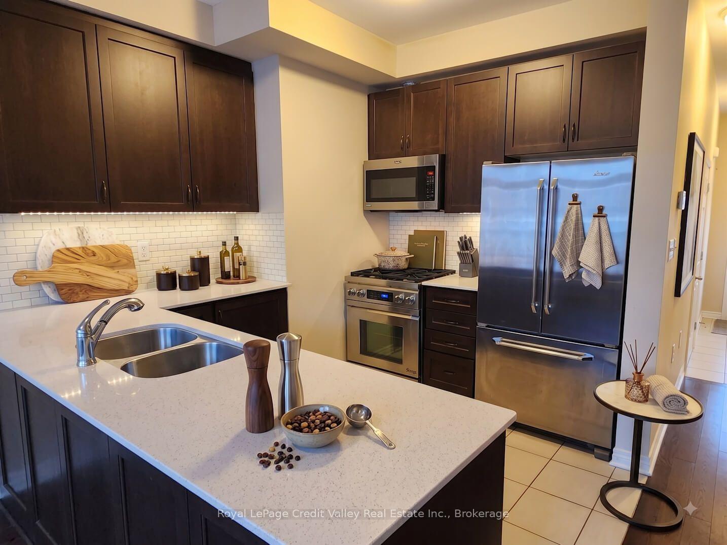 Photo 4 of 53 Hogan Manor Drive, Brampton, Northwest Brampton — HOMEH