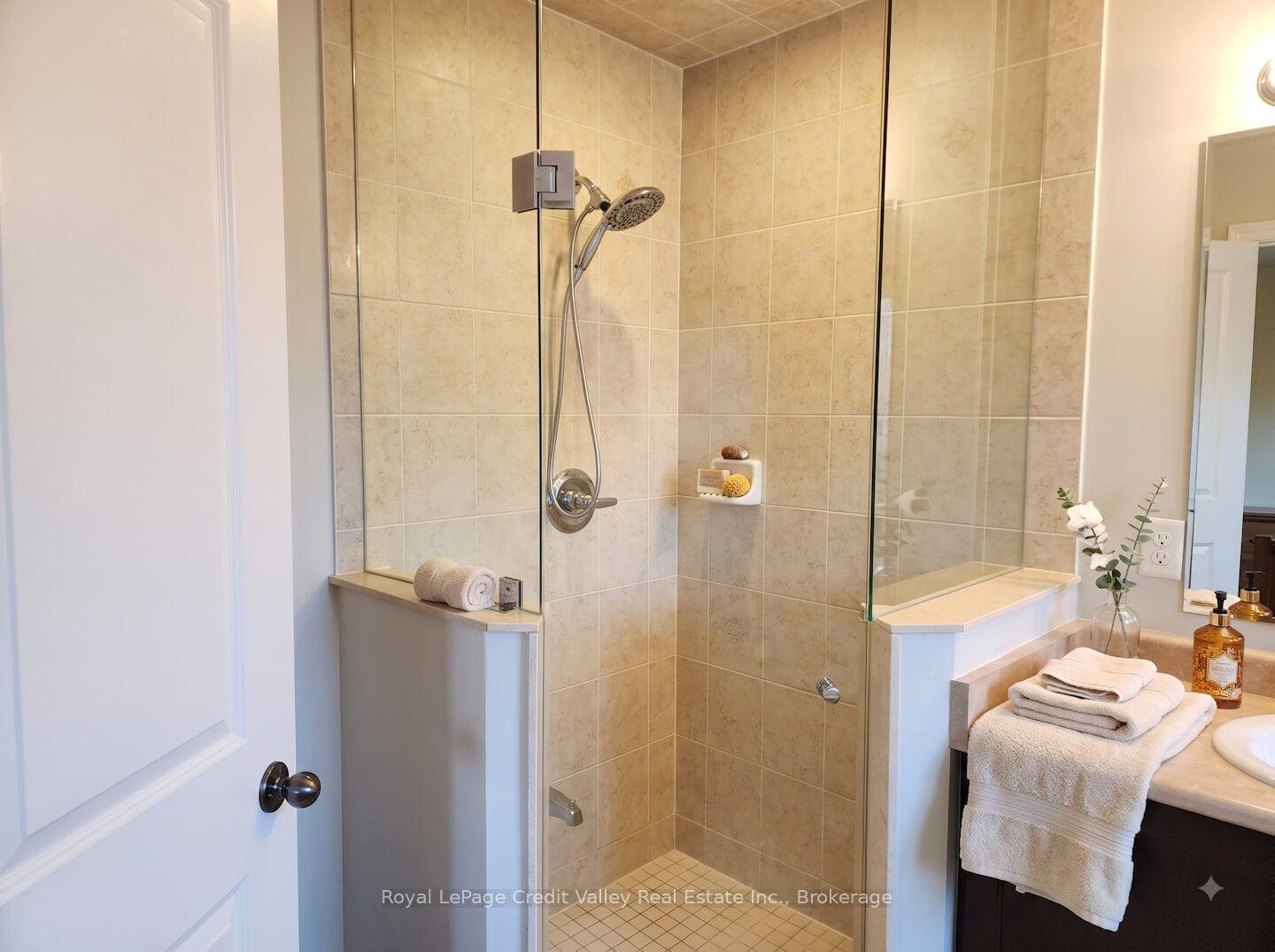 Photo 6 of 53 Hogan Manor Drive, Brampton, Northwest Brampton — HOMEH