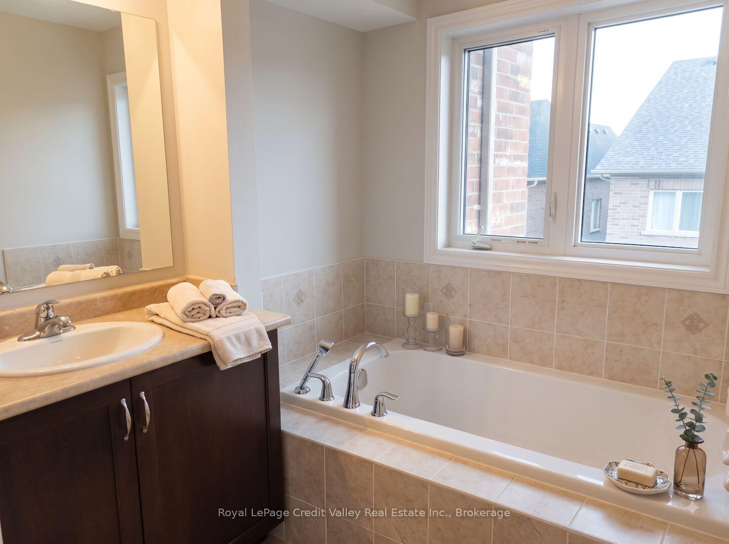 Photo 7 of 53 Hogan Manor Drive, Brampton, Northwest Brampton — HOMEH