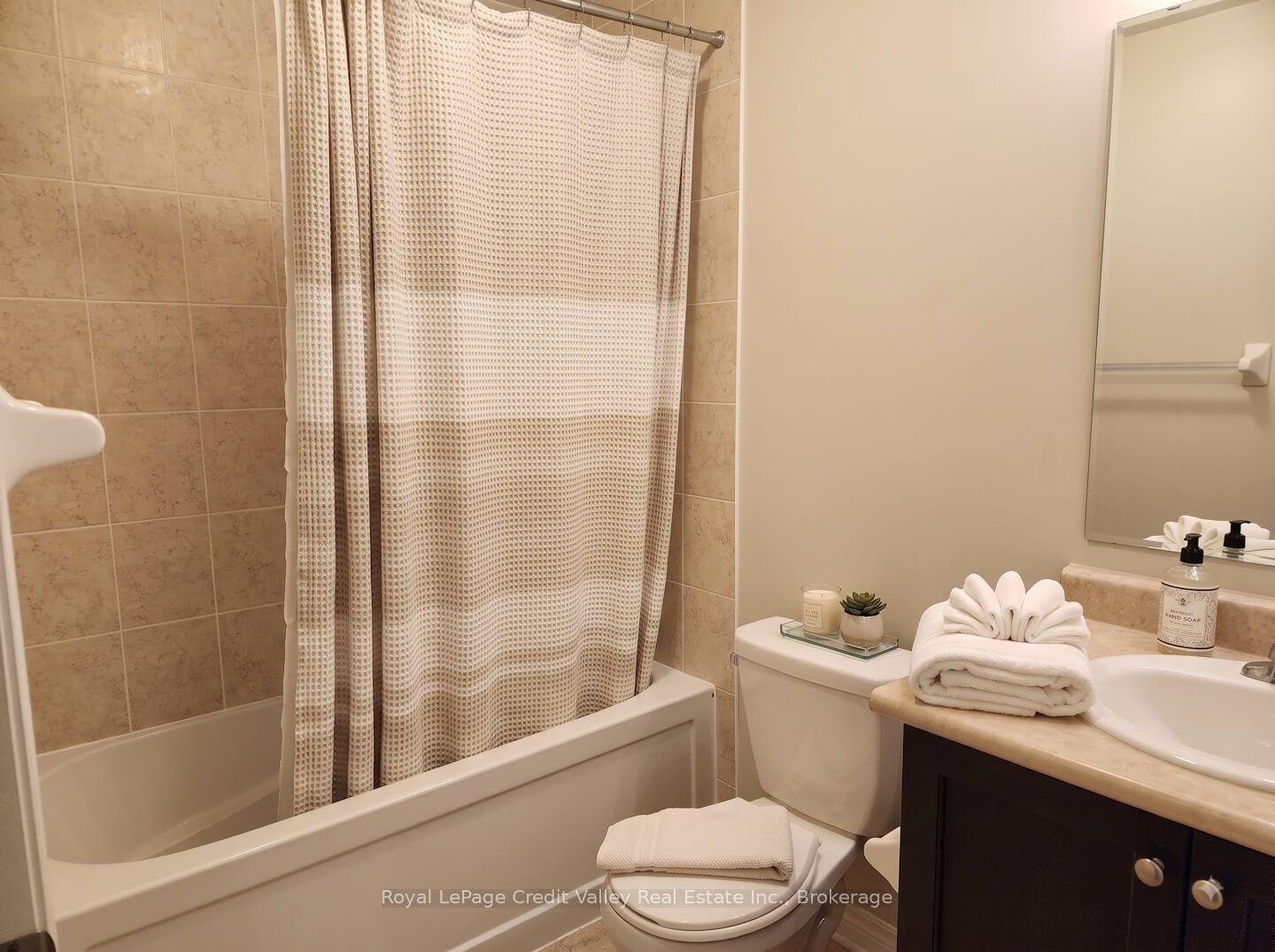 Photo 10 of 53 Hogan Manor Drive, Brampton, Northwest Brampton — HOMEH