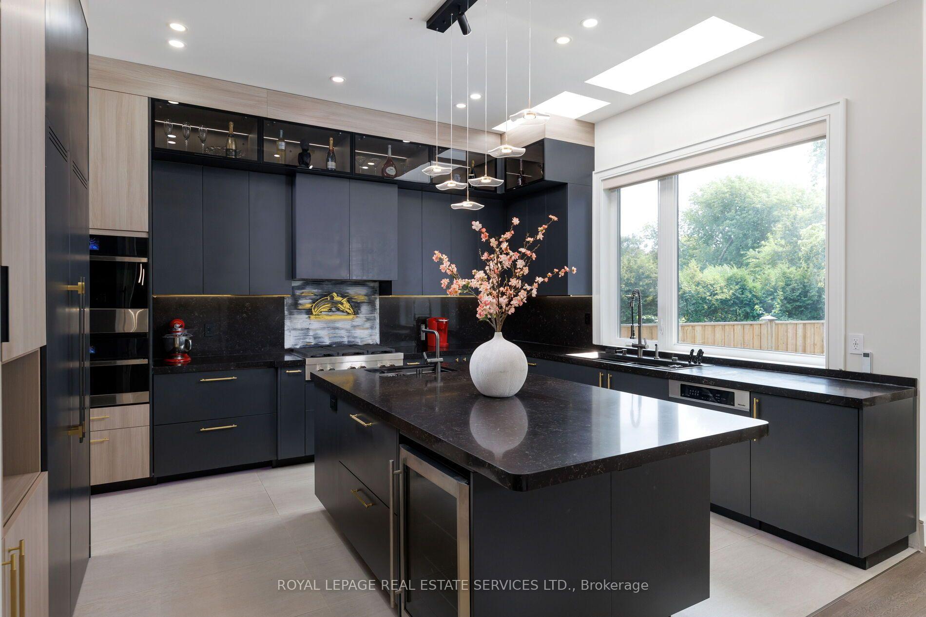 Photo 5 of 564 Stonecliffe Road, Oakville, West — HOMEH