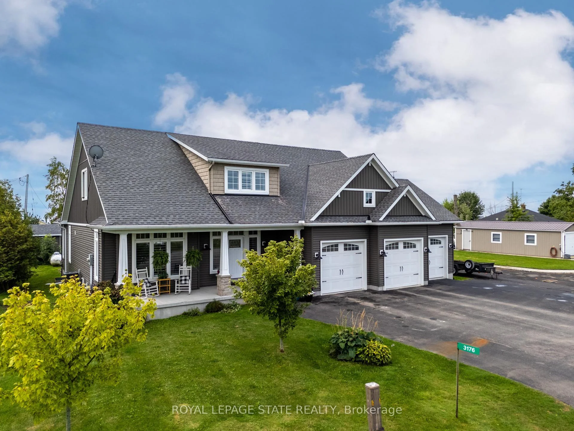 Photo of 3176 Lakeshore Road