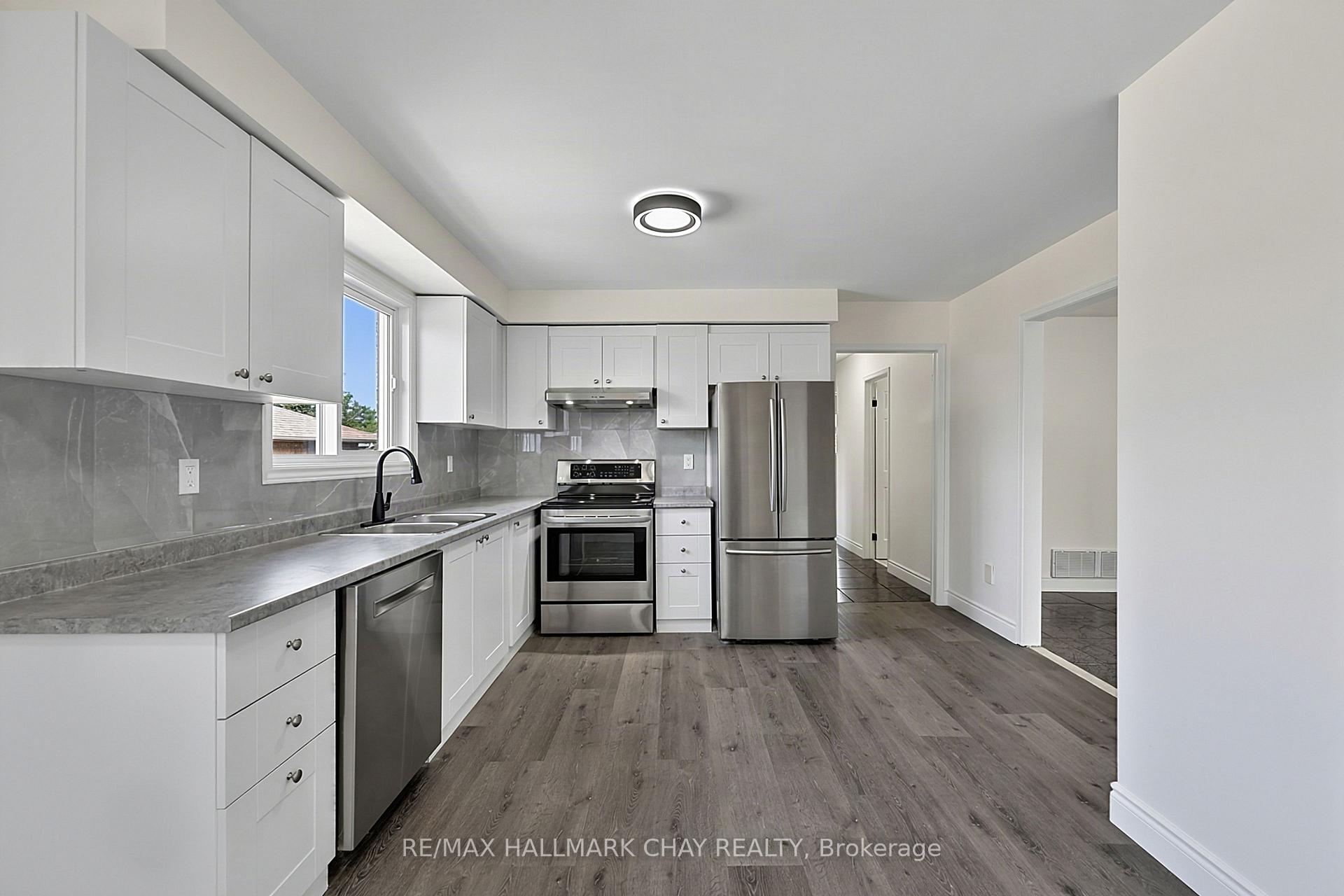 Photo 3 of 29 Porritt Street, Barrie, Ardagh — HOMEH
