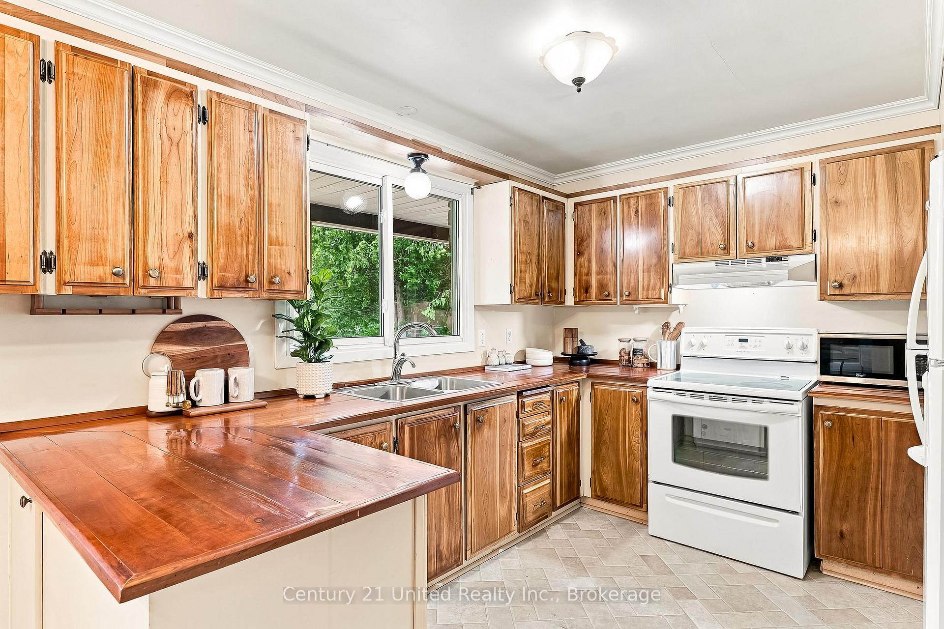 Photo 18 of 1563 Selwyn Road, Selwyn — HOMEH