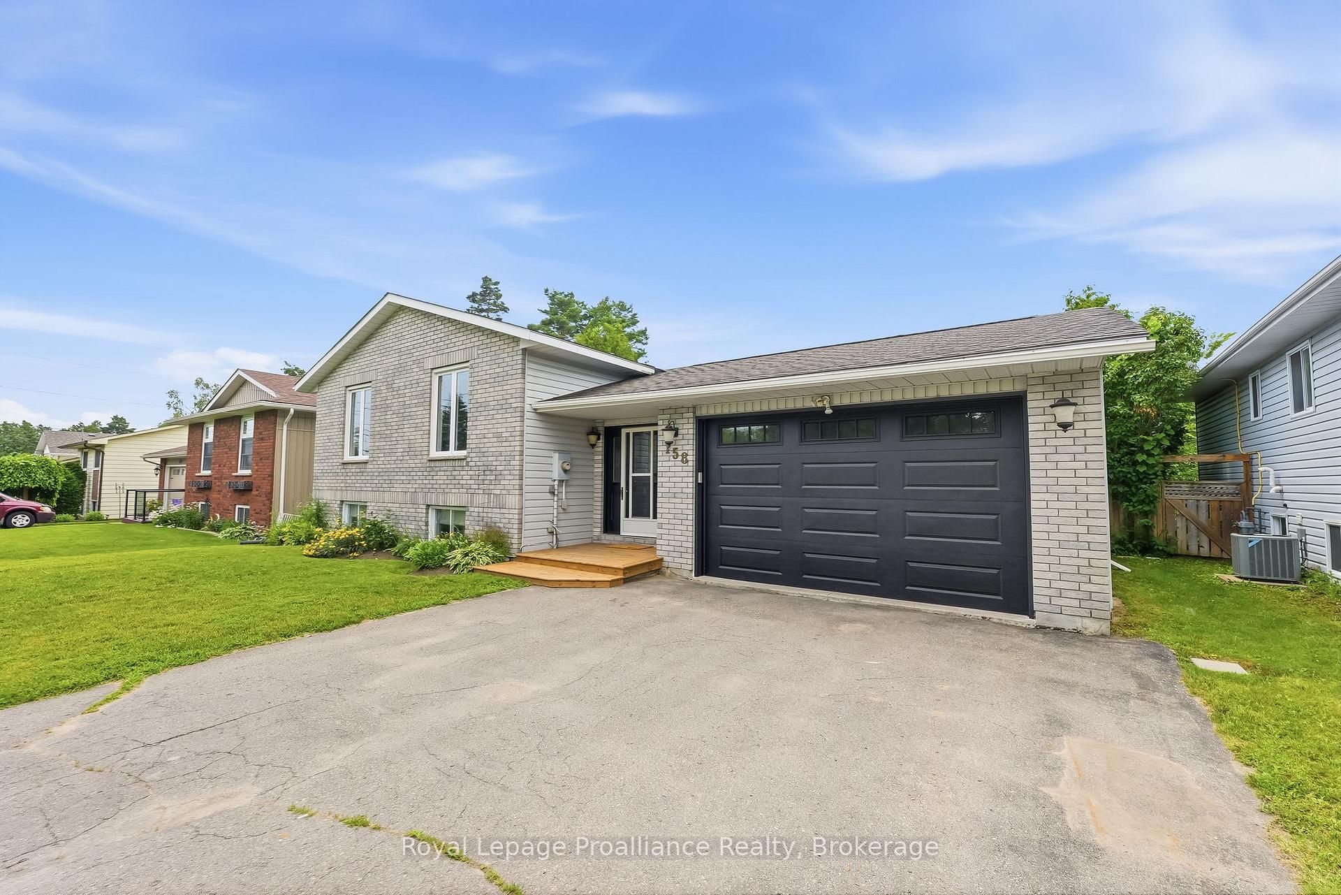 Photo 3 of 158 Ontario Street, Brighton, Rural Brighton — HOMEH