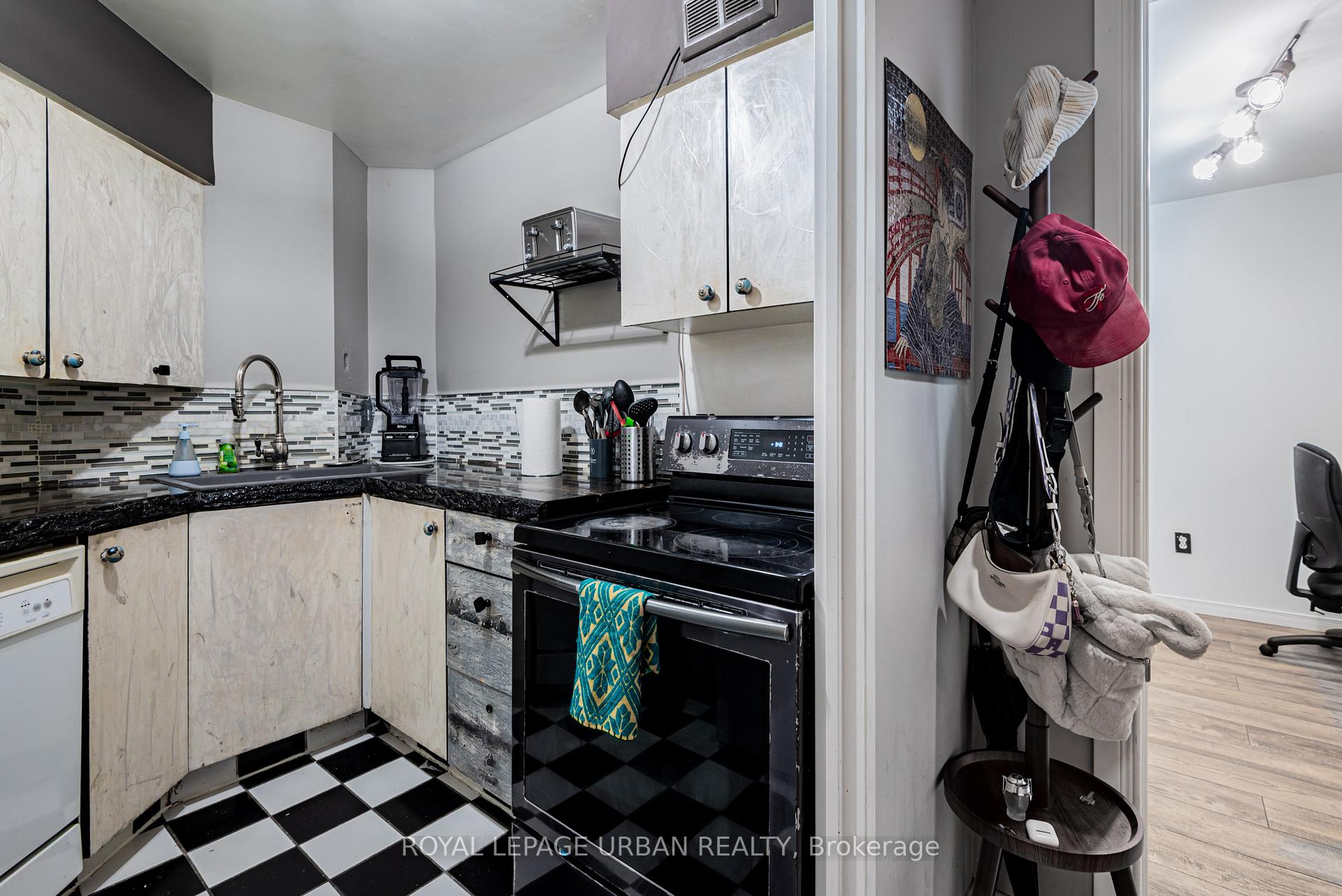 Photo 12 of Unit 505, 25 Maitland Street, Toronto, Church-Yonge Corridor — HOMEH