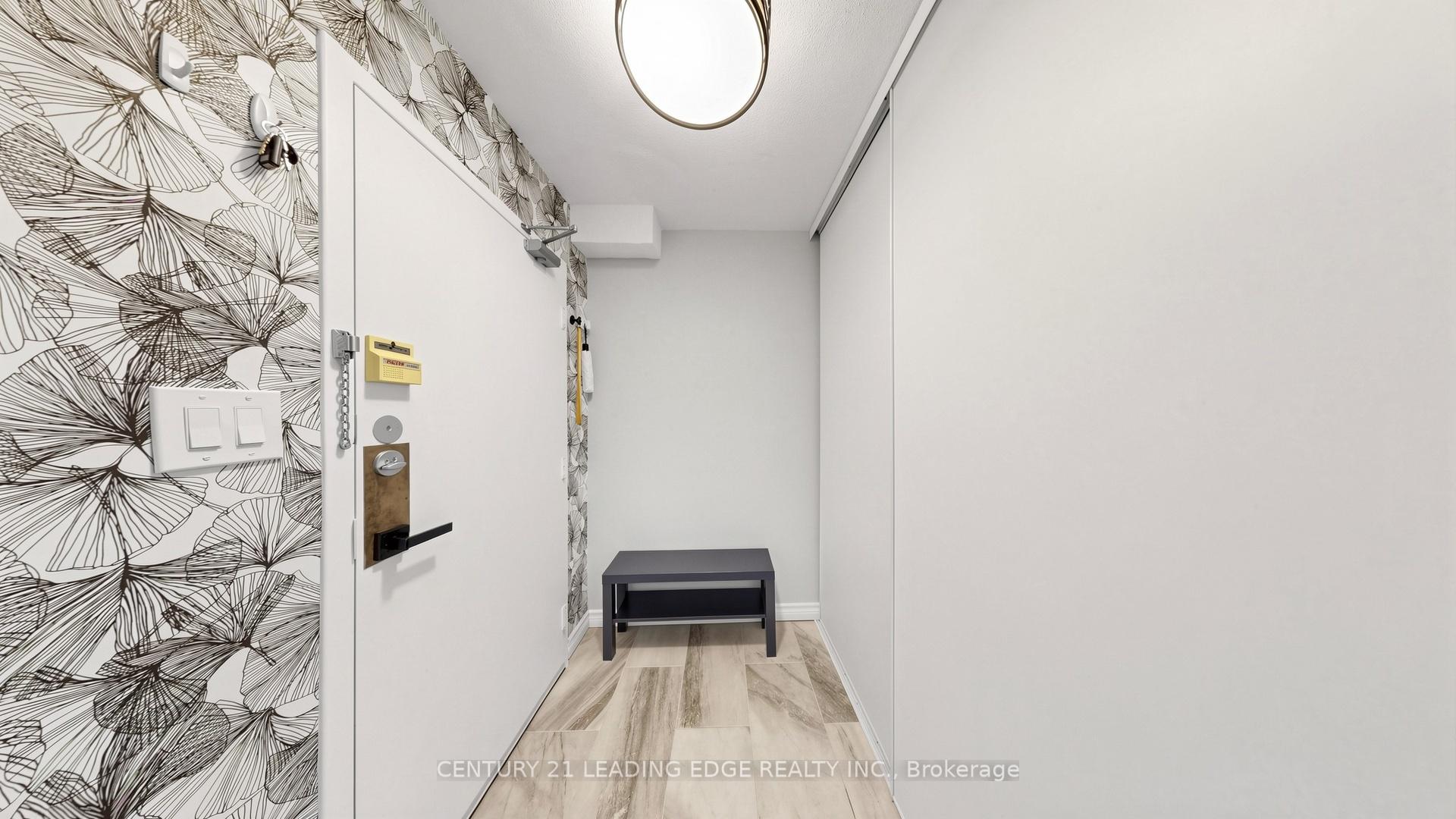 Photo 3 of Unit 914, 11 Wincott Drive, Etobicoke, Kingsview Village-The Westway — HOMEH