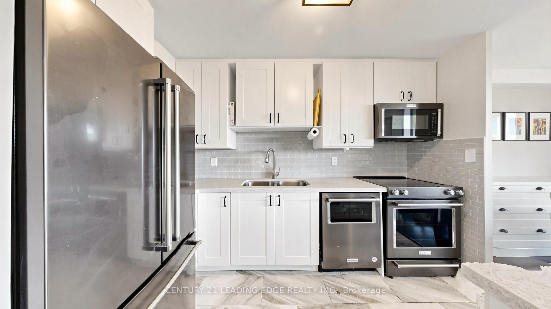 Photo 5 of Unit 914, 11 Wincott Drive, Etobicoke, Kingsview Village-The Westway — HOMEH