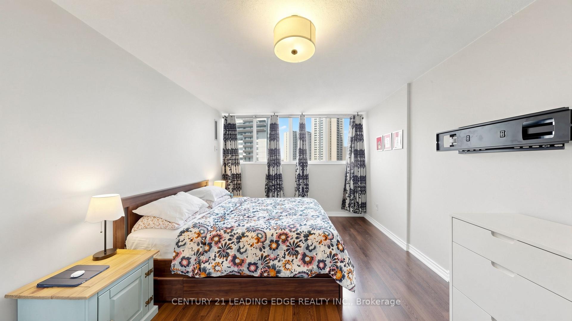 Photo 22 of Unit 914, 11 Wincott Drive, Etobicoke, Kingsview Village-The Westway — HOMEH
