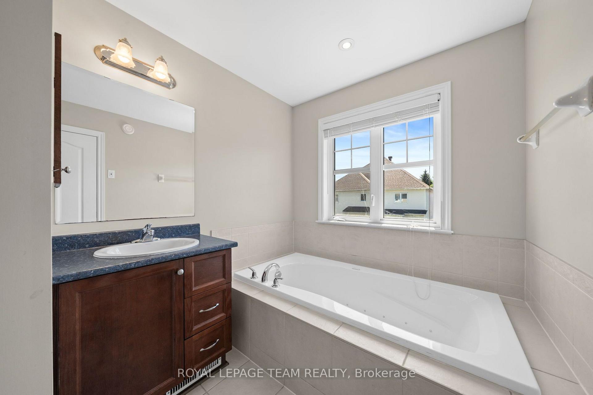 Photo 22 of 84 Selhurst Avenue, Ottawa, Barrhaven East — HOMEH