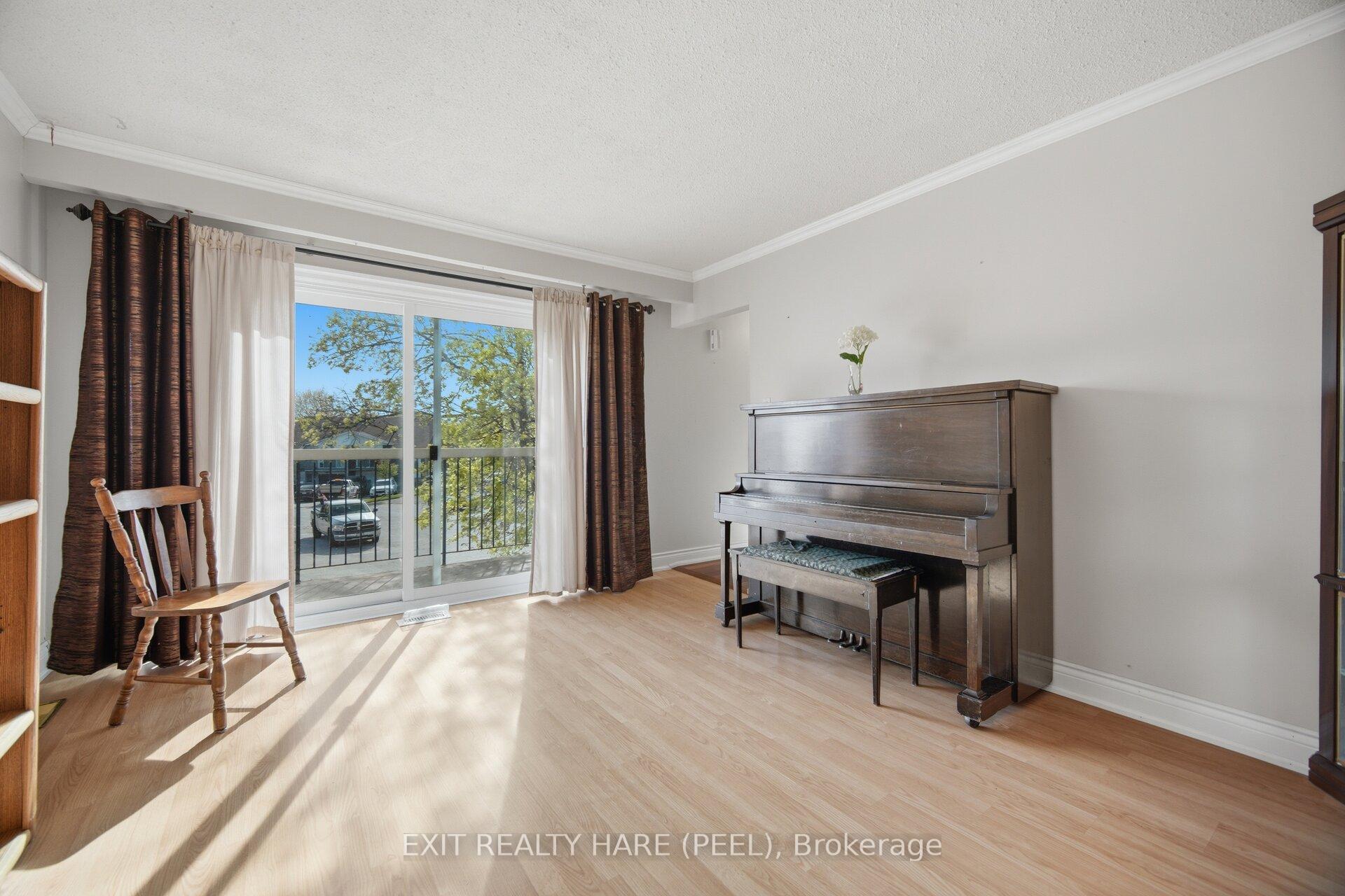 Photo 12 of 30 Thorsby Court, Brampton, Brampton North — HOMEH