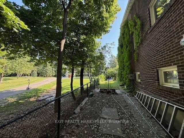 Photo 45 of 30 Thorsby Court, Brampton, Brampton North — HOMEH