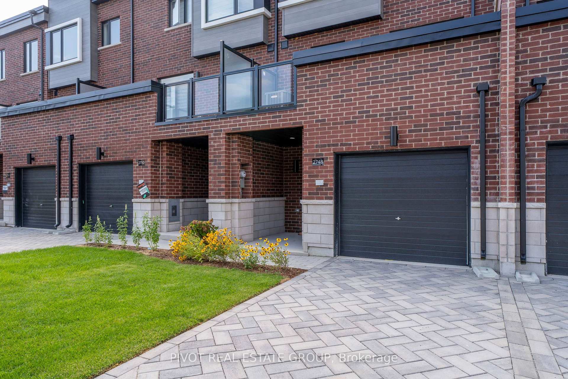 Photo 2 of 2748 Lawrence Avenue E, Scarborough, Bendale — HOMEH
