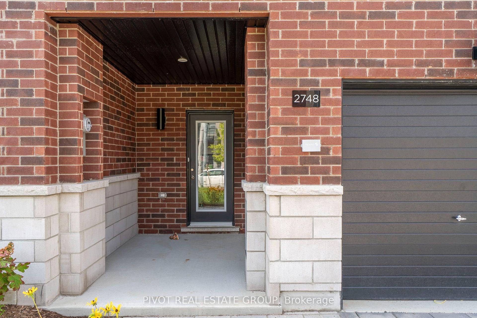 Photo 3 of 2748 Lawrence Avenue E, Scarborough, Bendale — HOMEH
