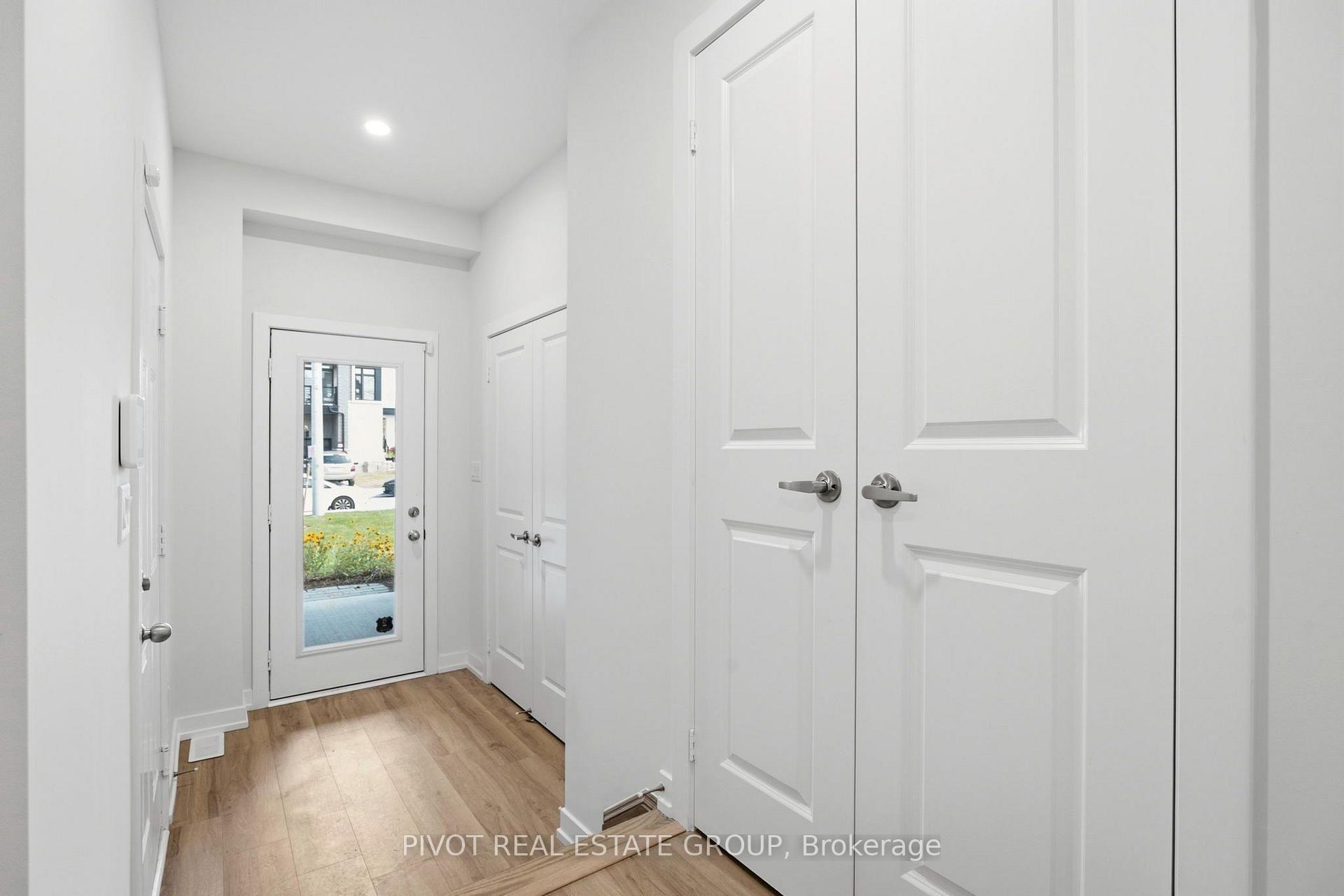 Photo 4 of 2748 Lawrence Avenue E, Scarborough, Bendale — HOMEH