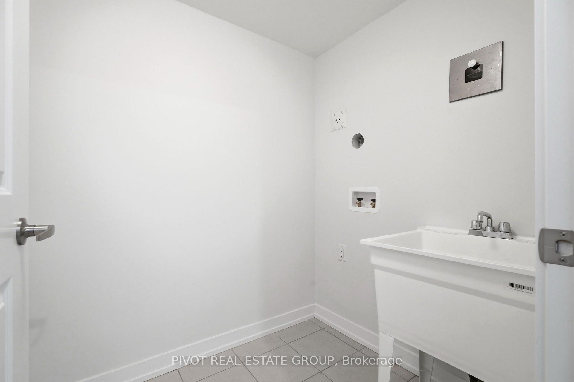 Photo 5 of 2748 Lawrence Avenue E, Scarborough, Bendale — HOMEH