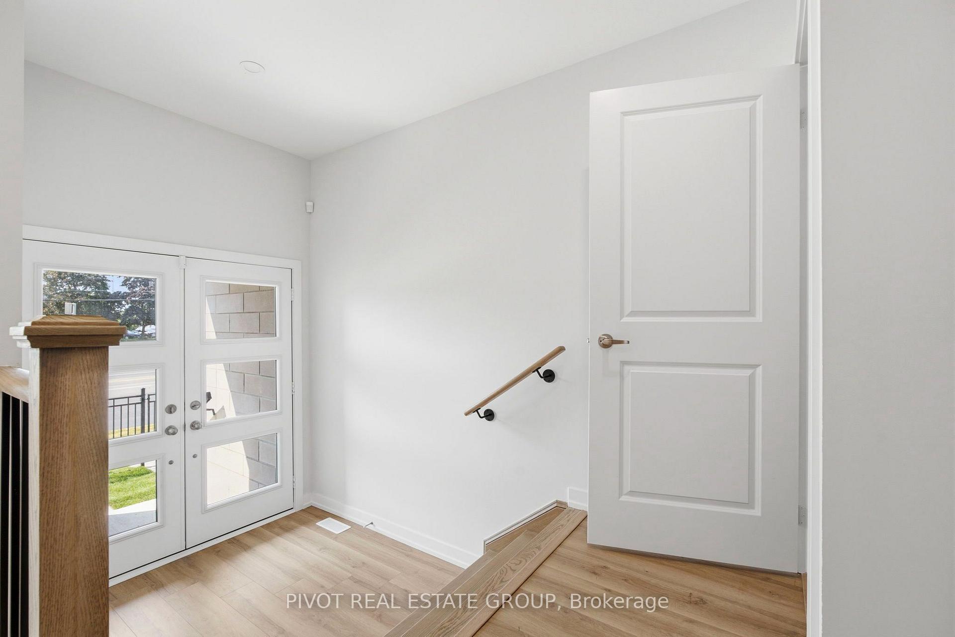 Photo 8 of 2748 Lawrence Avenue E, Scarborough, Bendale — HOMEH