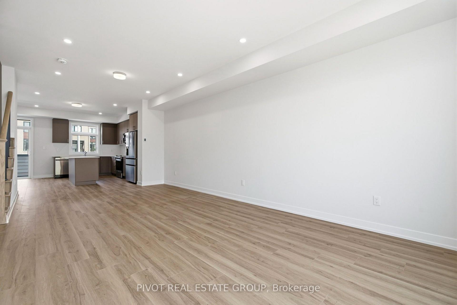 Photo 12 of 2748 Lawrence Avenue E, Scarborough, Bendale — HOMEH