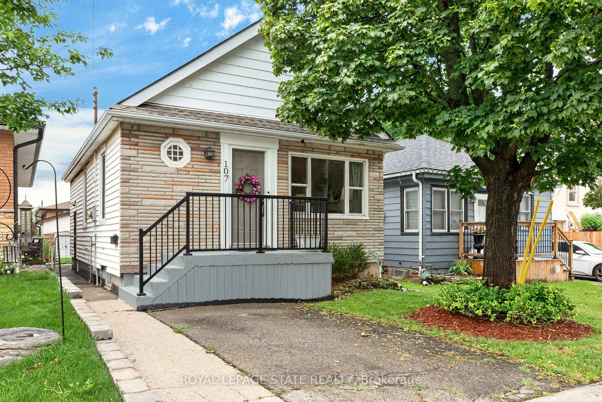 Front of 107 Reid Avenue N