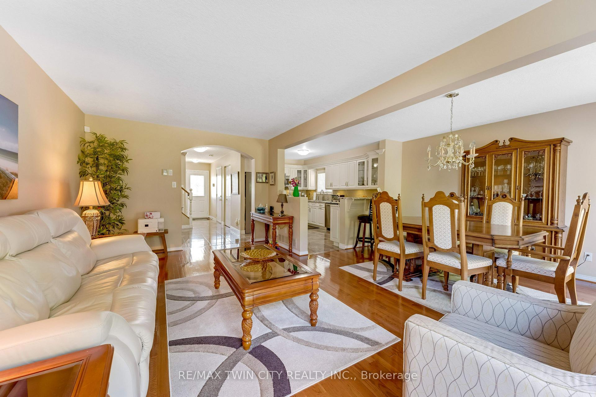 Photo 5 of 42 Briarmeadow Crescent, Kitchener, Idlewood — HOMEH