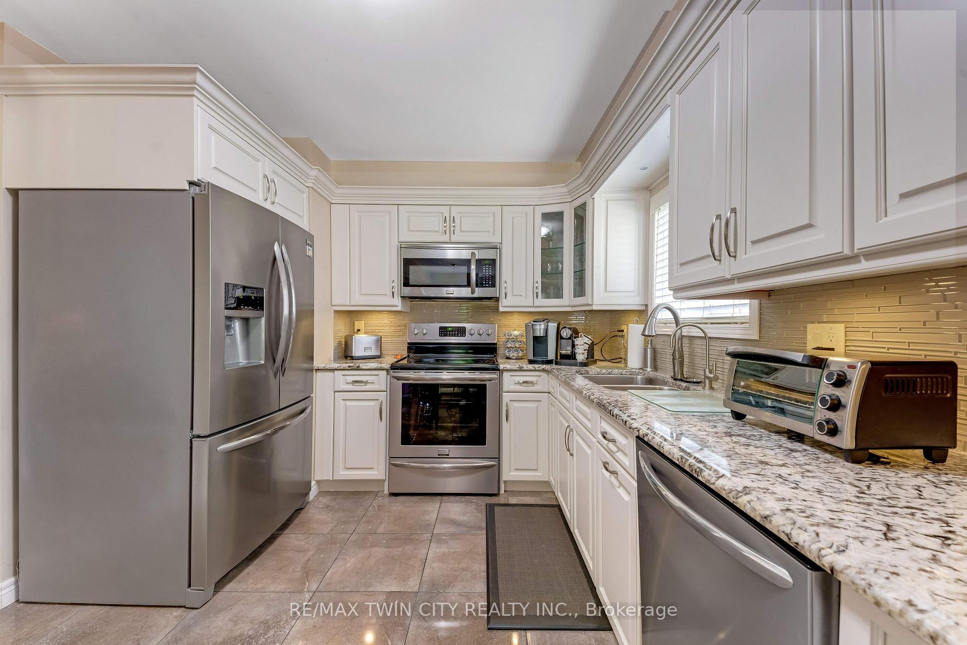Photo 8 of 42 Briarmeadow Crescent, Kitchener, Idlewood — HOMEH