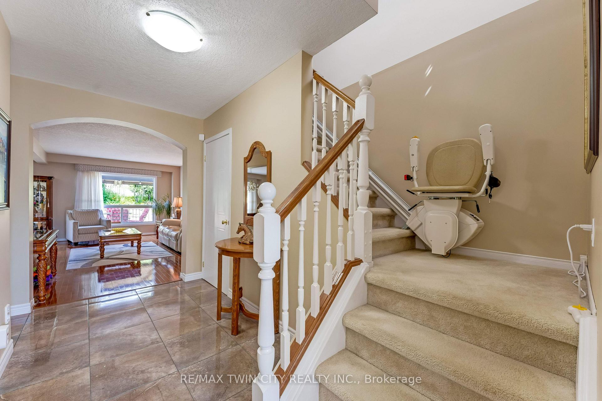 Photo 13 of 42 Briarmeadow Crescent, Kitchener, Idlewood — HOMEH