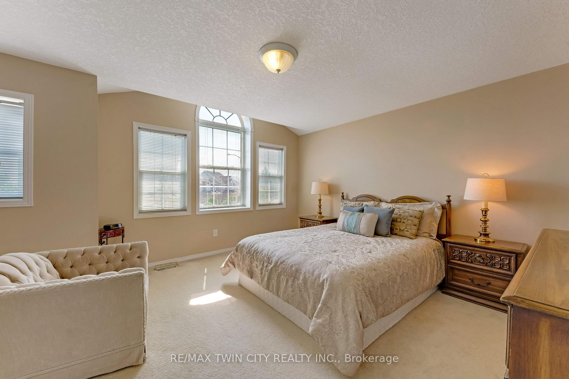 Photo 14 of 42 Briarmeadow Crescent, Kitchener, Idlewood — HOMEH