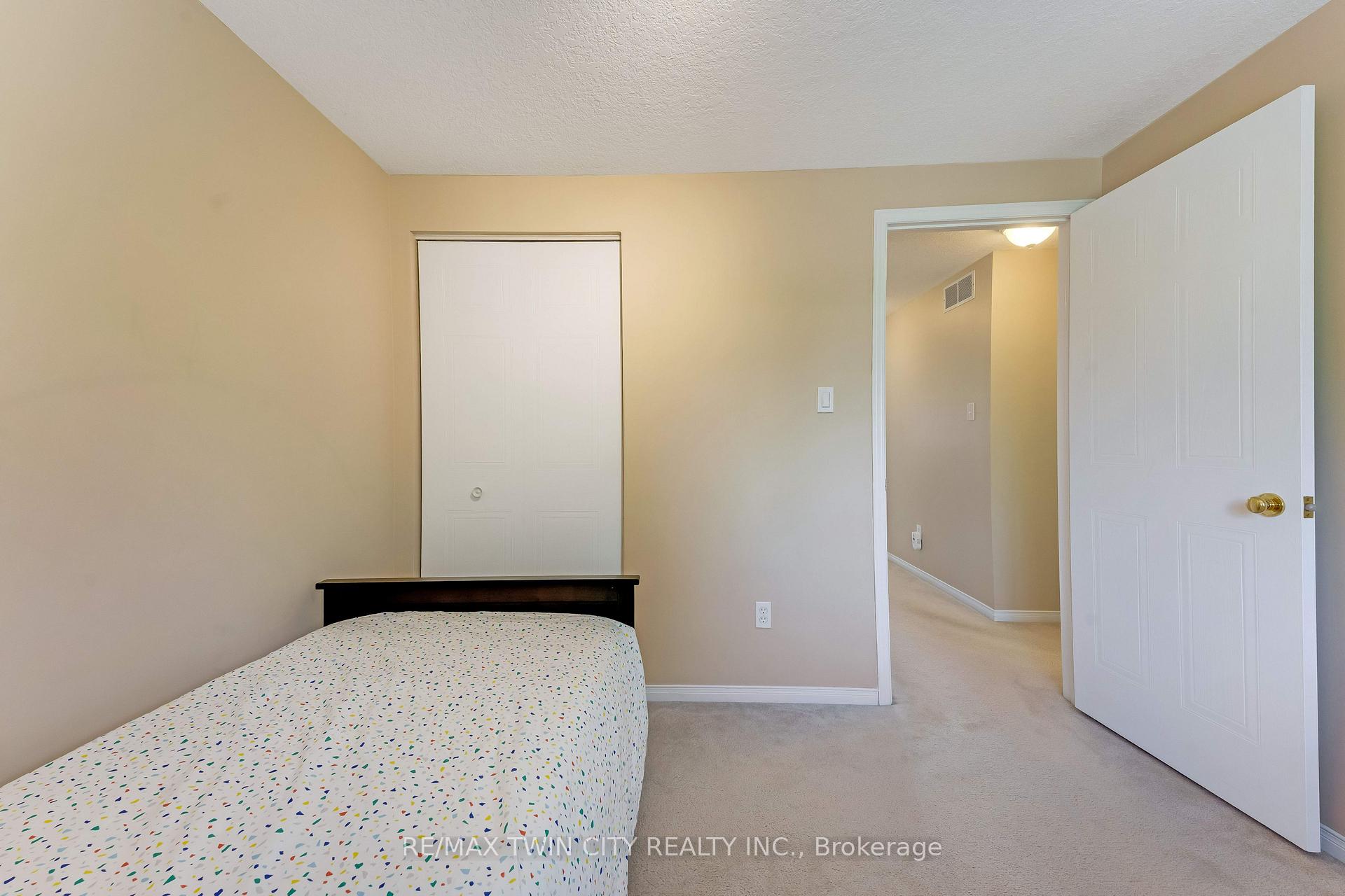 Photo 20 of 42 Briarmeadow Crescent, Kitchener, Idlewood — HOMEH