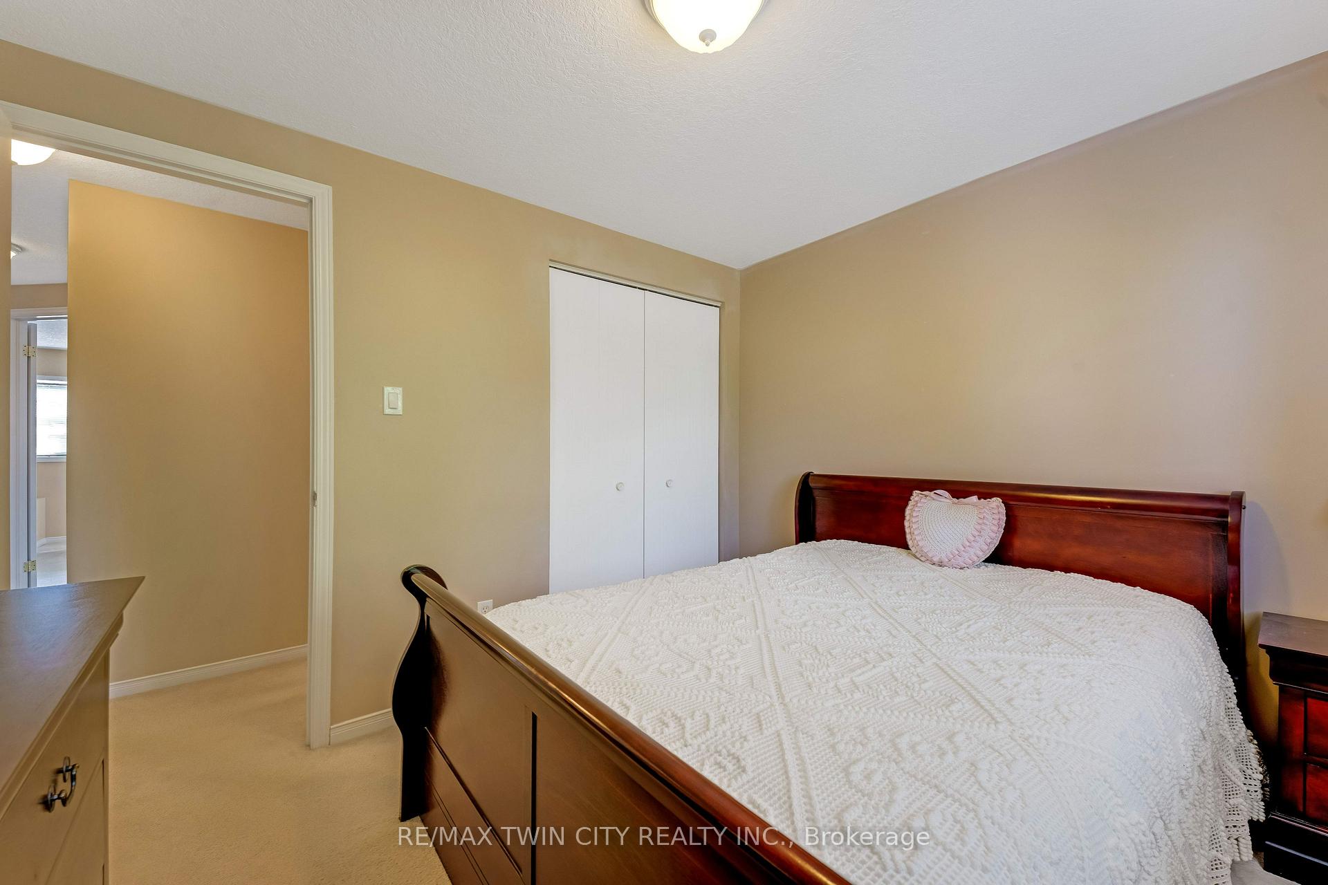 Photo 22 of 42 Briarmeadow Crescent, Kitchener, Idlewood — HOMEH