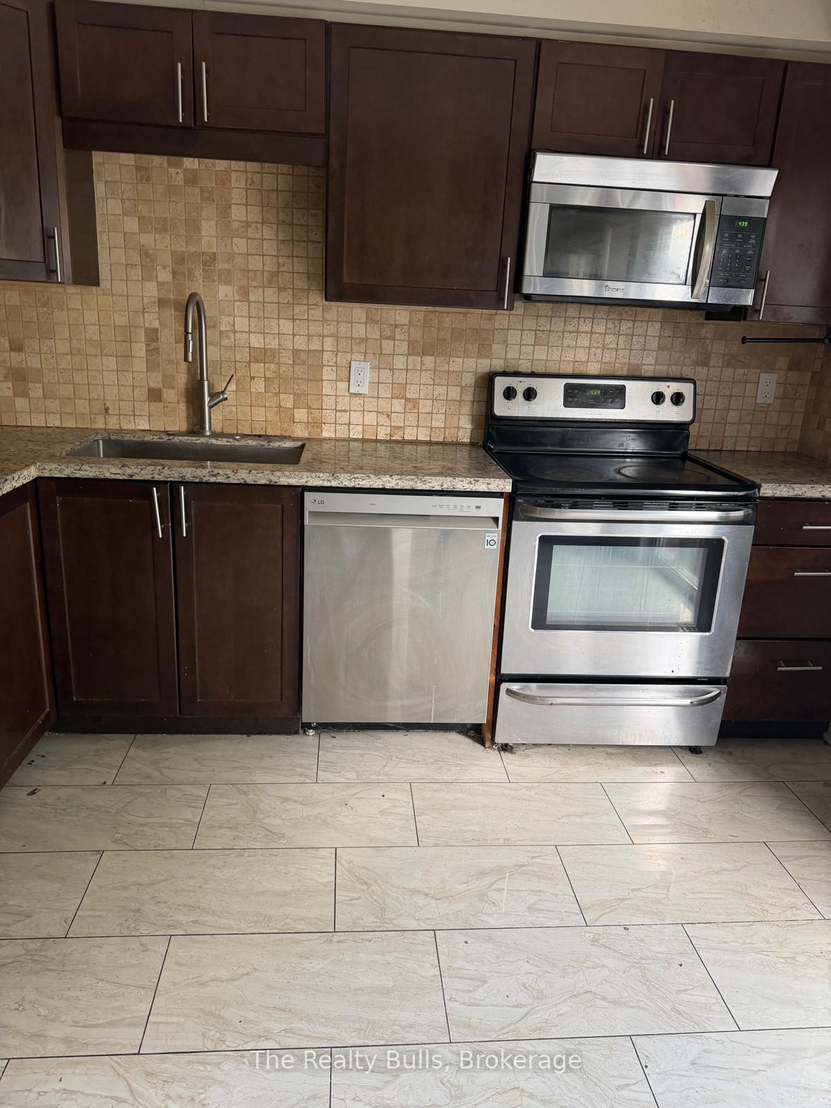 Photo 4 of Unit 76, 76 Spadina Road, Brampton, Brampton West — HOMEH