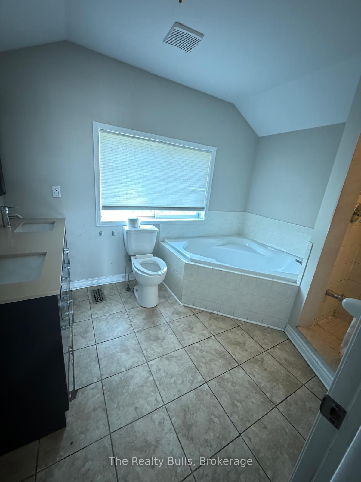 Photo 10 of Unit 76, 76 Spadina Road, Brampton, Brampton West — HOMEH